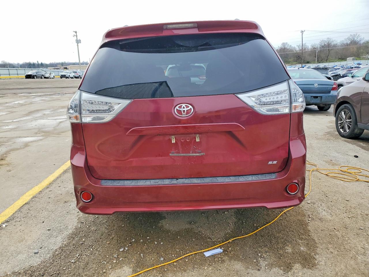 2017 TOYOTA SIENNA SE 8-PASSENGER photo 11