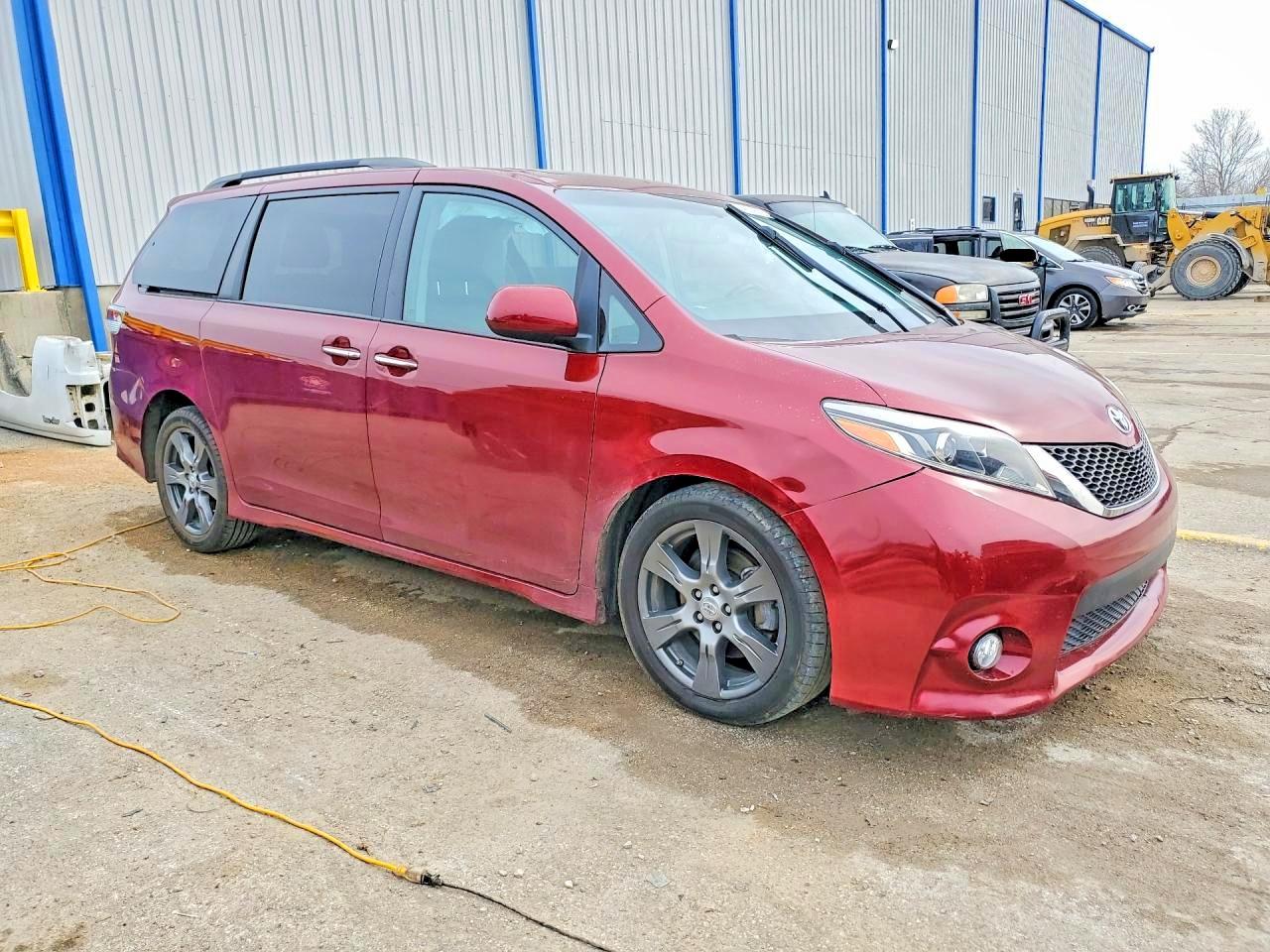 2017 TOYOTA SIENNA SE 8-PASSENGER photo 7