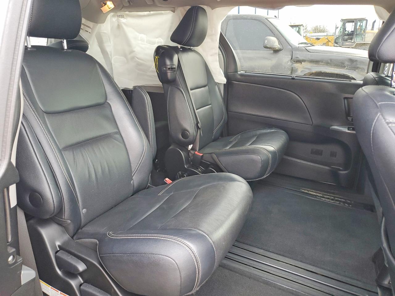2017 TOYOTA SIENNA SE 8-PASSENGER photo 21
