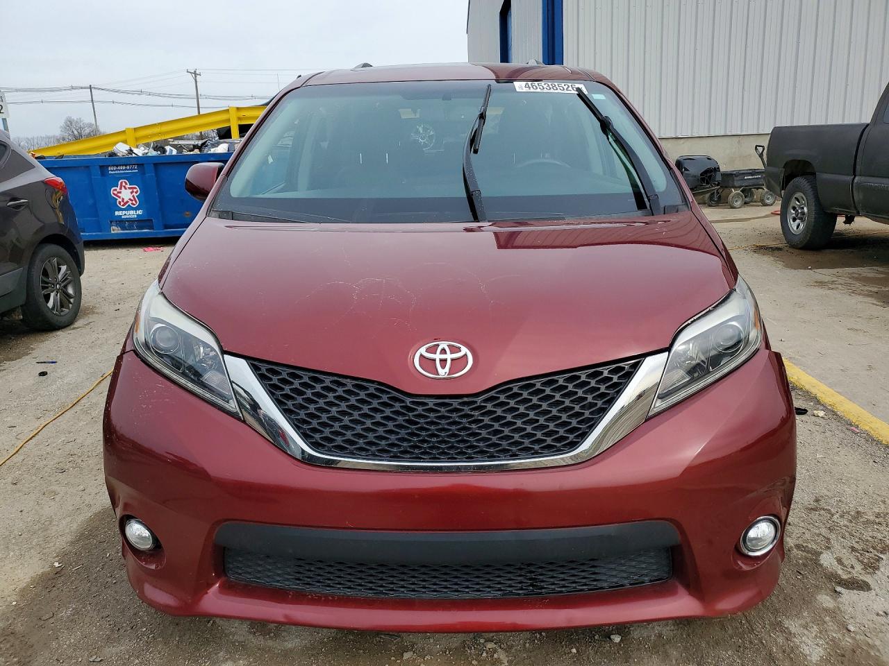 2017 TOYOTA SIENNA SE 8-PASSENGER photo 9