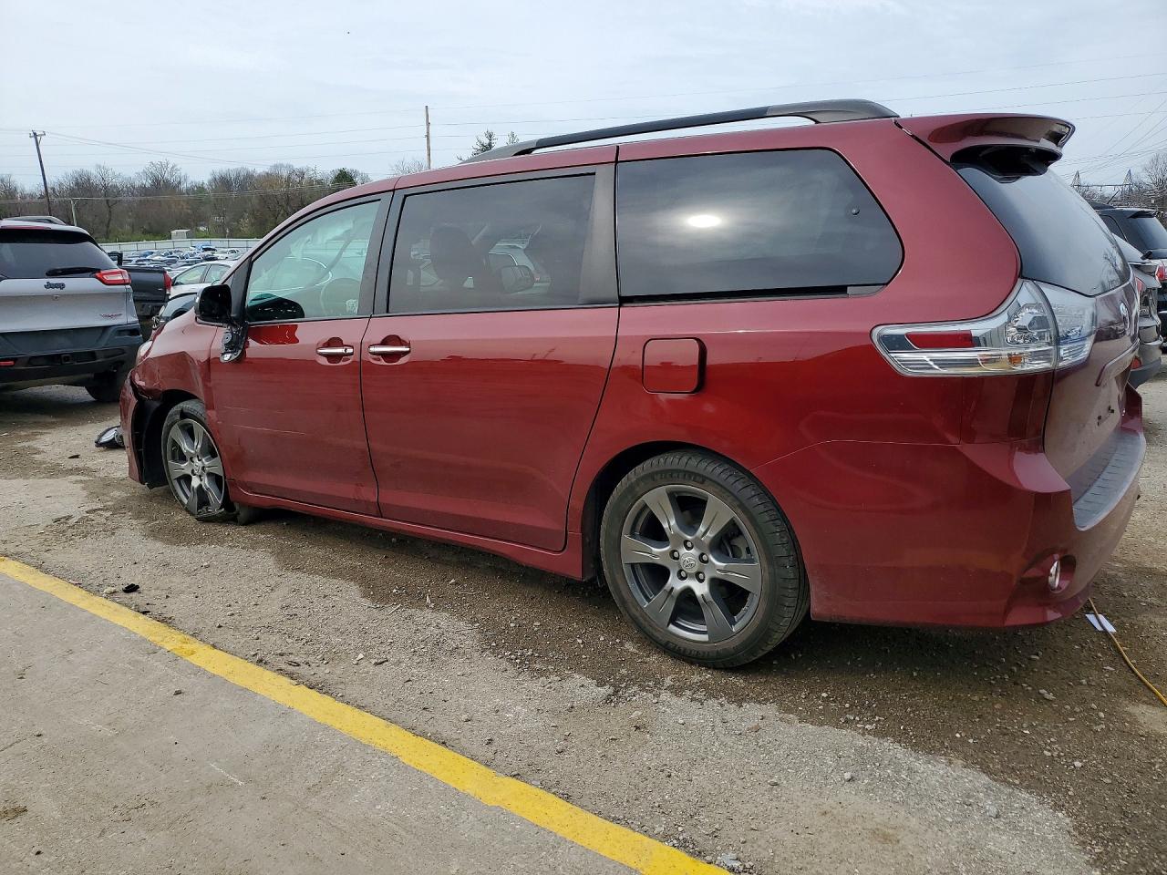 2017 TOYOTA SIENNA SE 8-PASSENGER photo 3