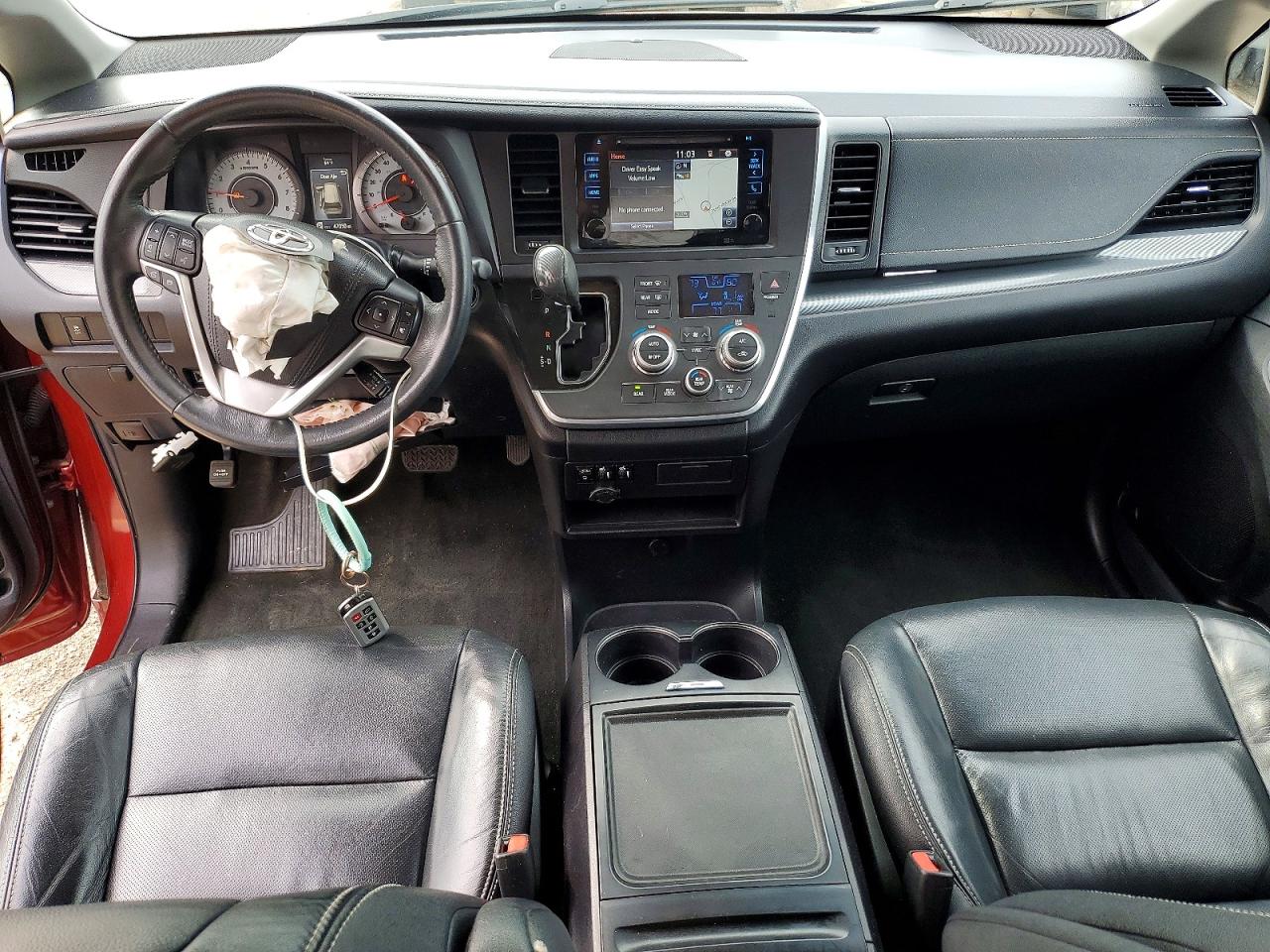 2017 TOYOTA SIENNA SE 8-PASSENGER photo 15