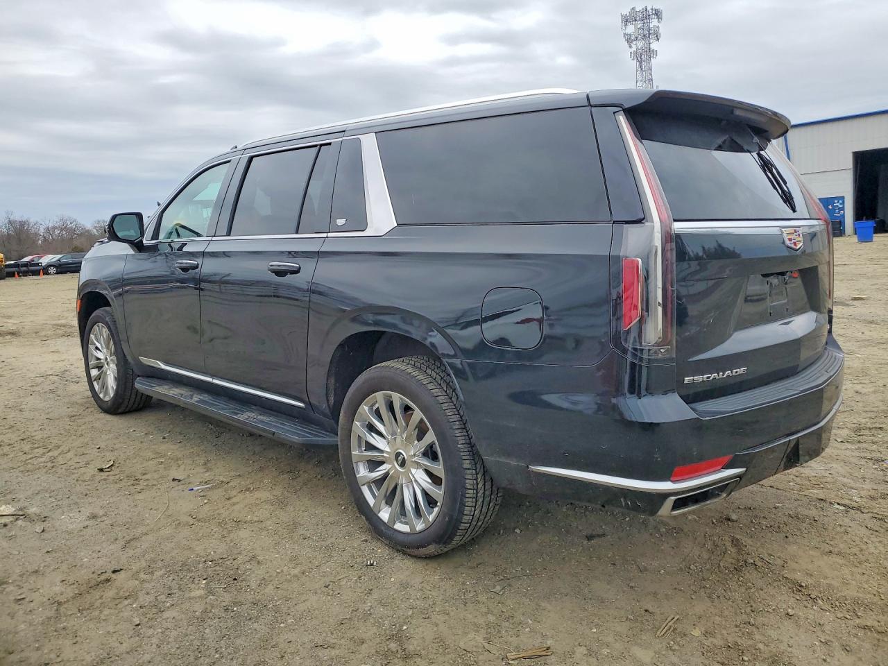 2023 CADILLAC ESCALADE ESV PREMIUM LUXURY photo 3