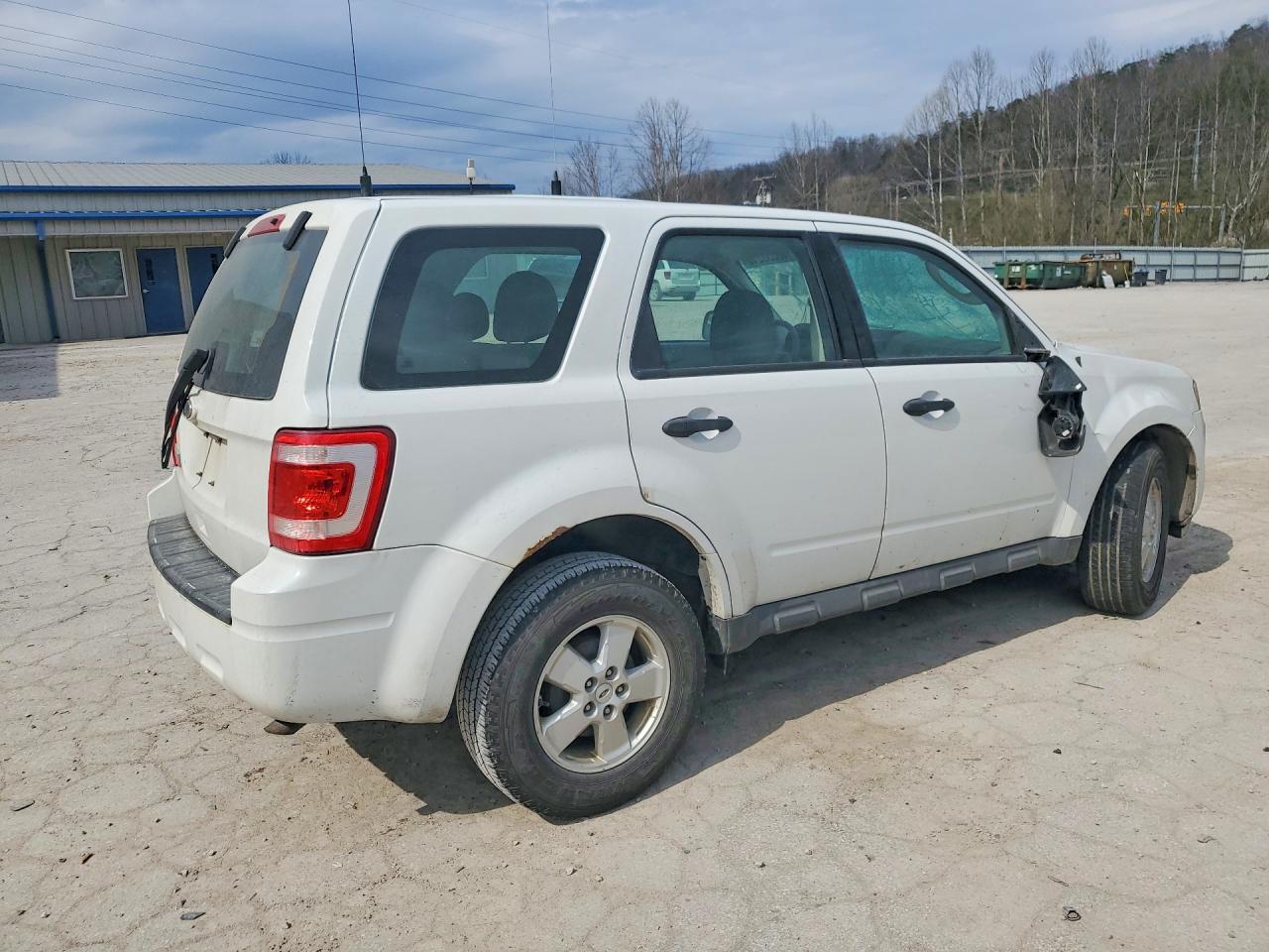 2010 FORD ESCAPE XLS photo 7