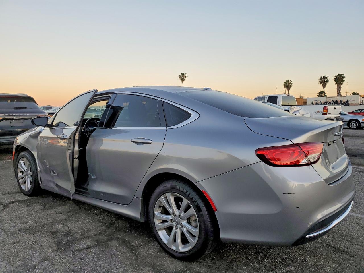 2016 CHRYSLER 200 LIMITED photo 4