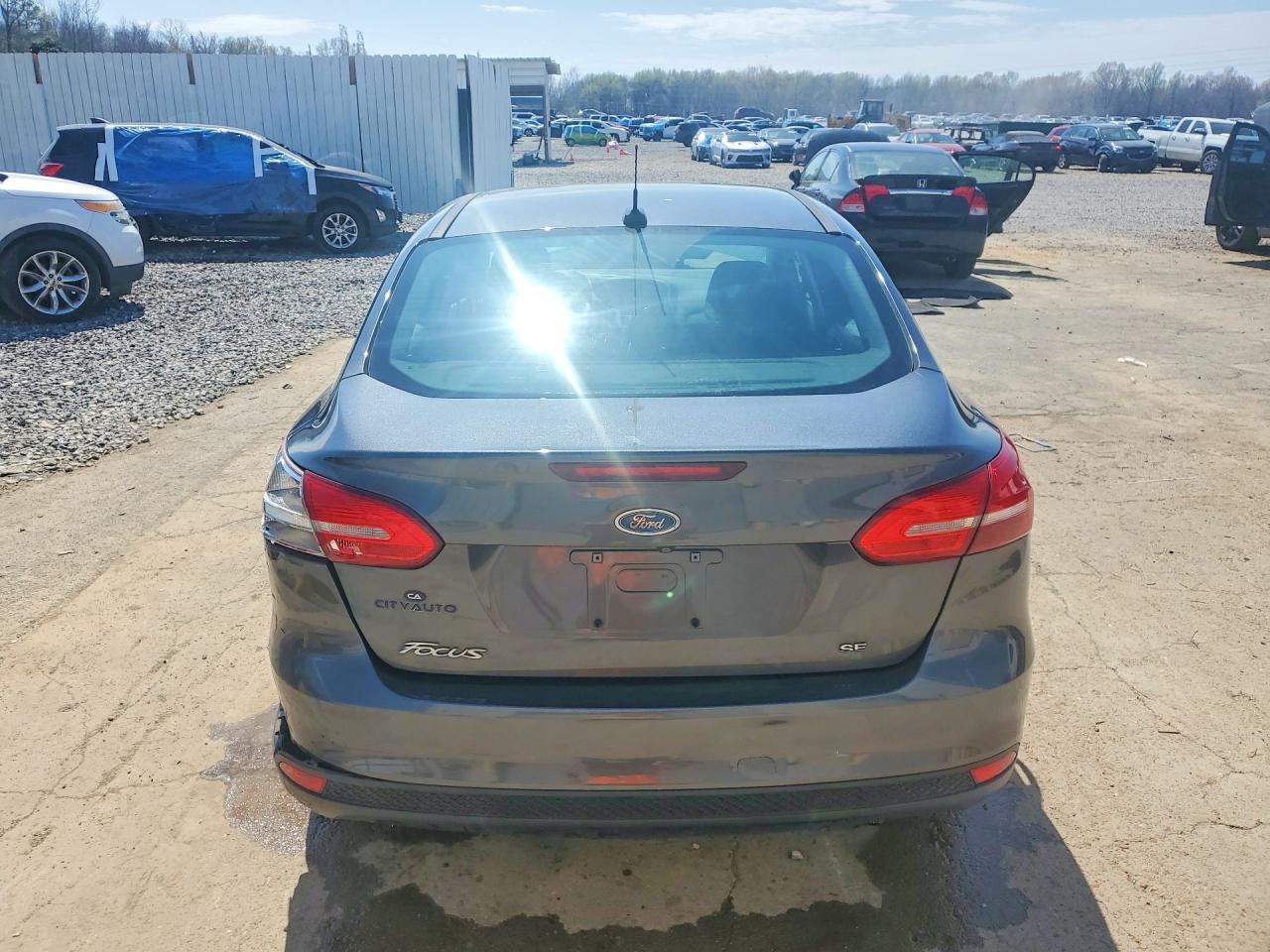 2017 FORD FOCUS SE photo 11
