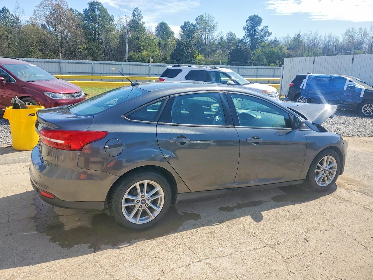 2017 FORD FOCUS SE photo 5