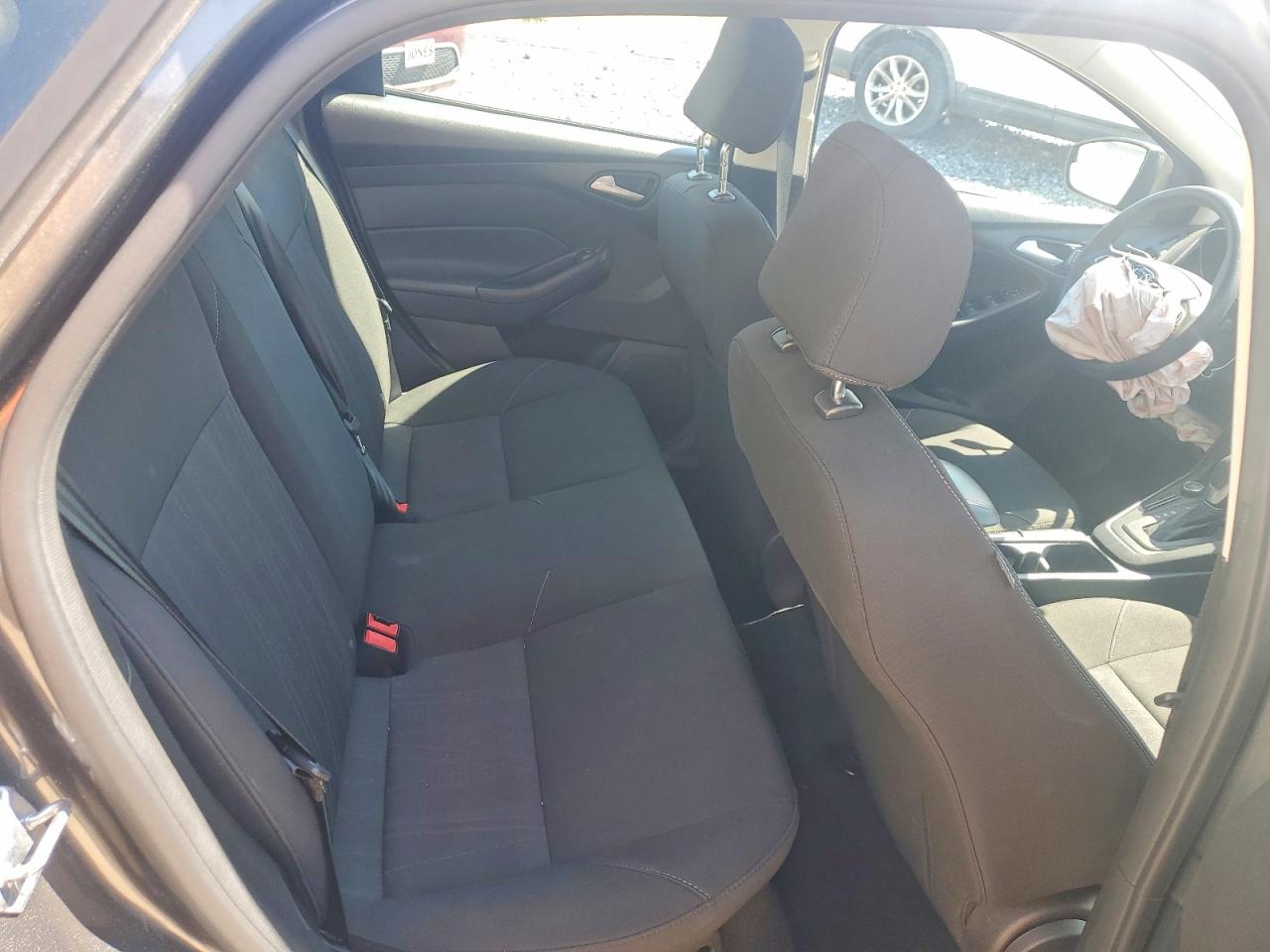 2017 FORD FOCUS SE photo 19