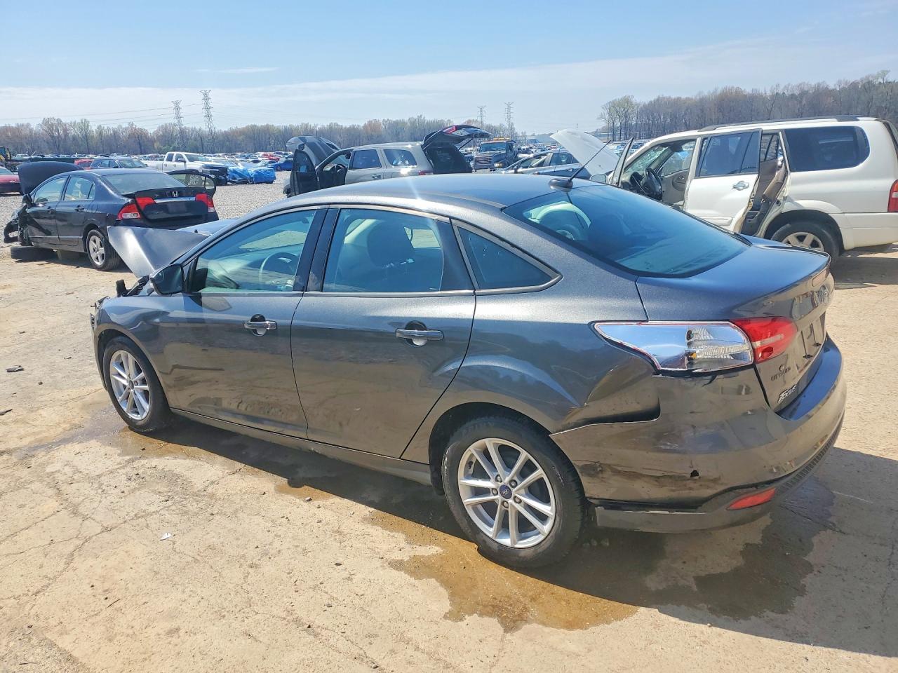 2017 FORD FOCUS SE photo 3