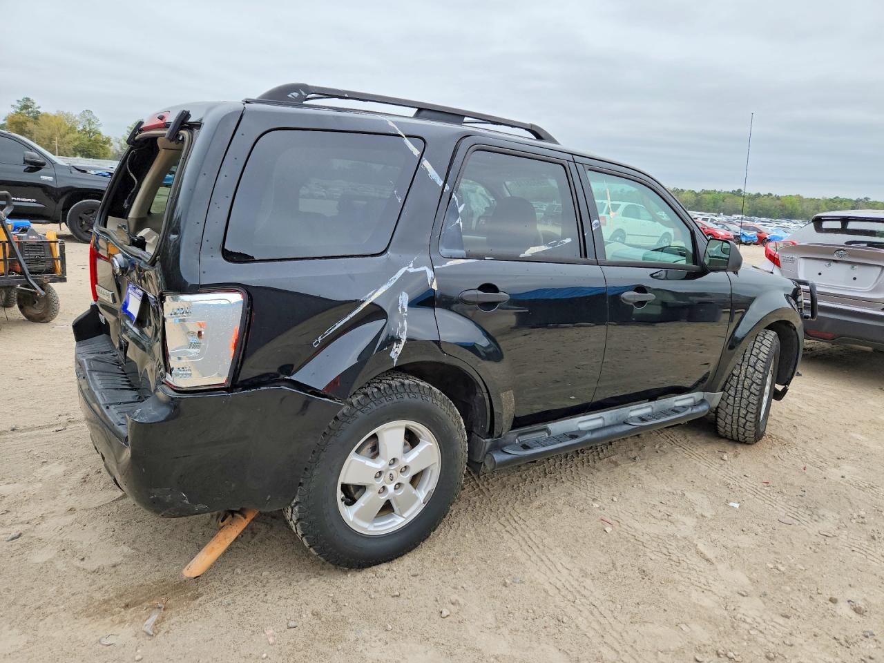 2010 FORD ESCAPE XLT photo 3