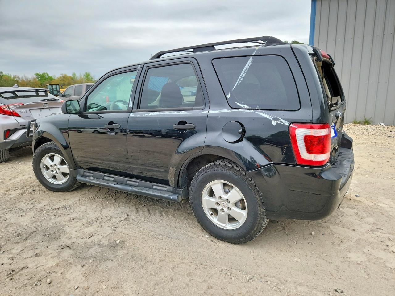 2010 FORD ESCAPE XLT photo 2