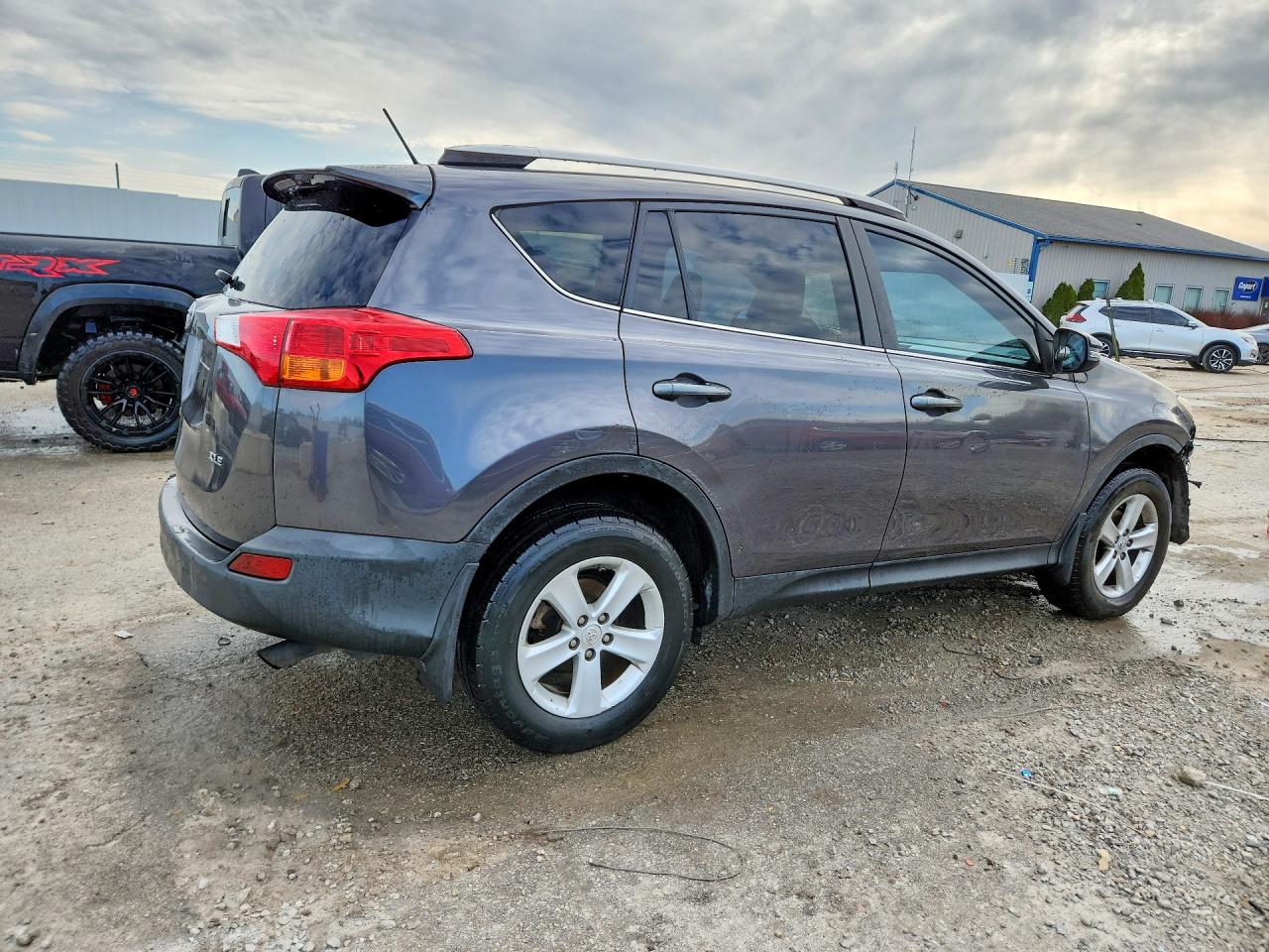 2014 TOYOTA RAV4 XLE photo 5