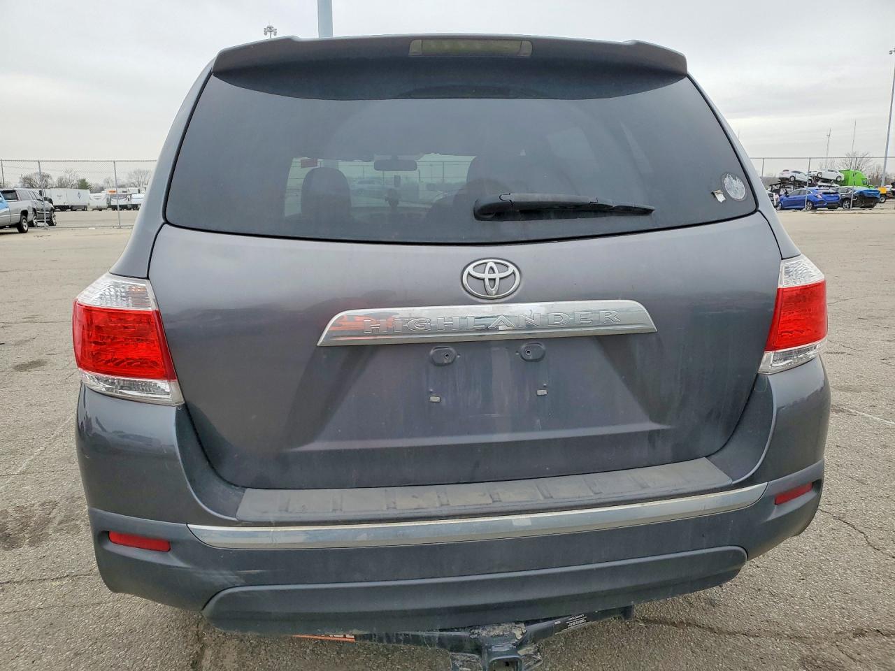 2011 TOYOTA HIGHLANDER BASE photo 11