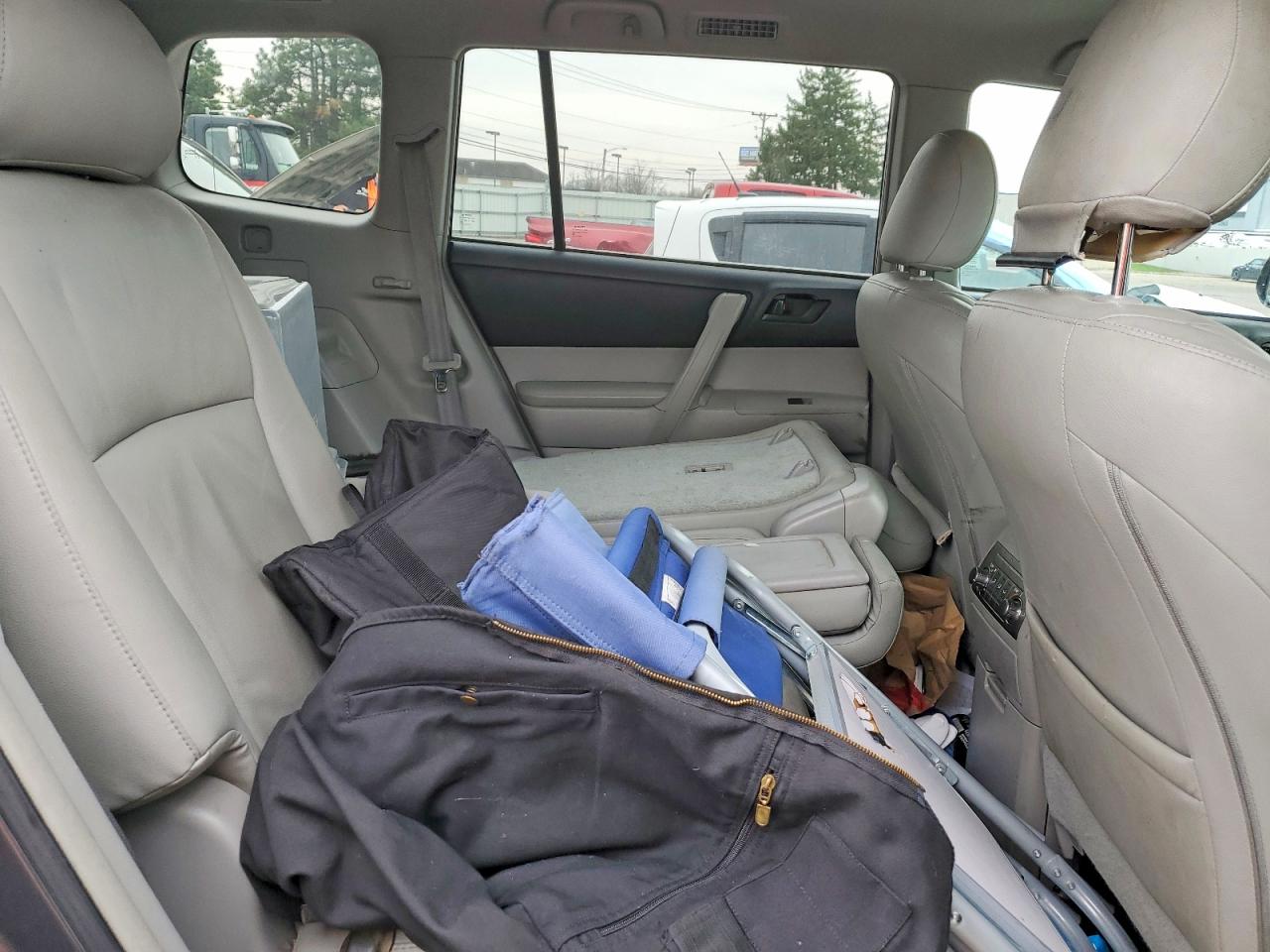 2011 TOYOTA HIGHLANDER BASE photo 21