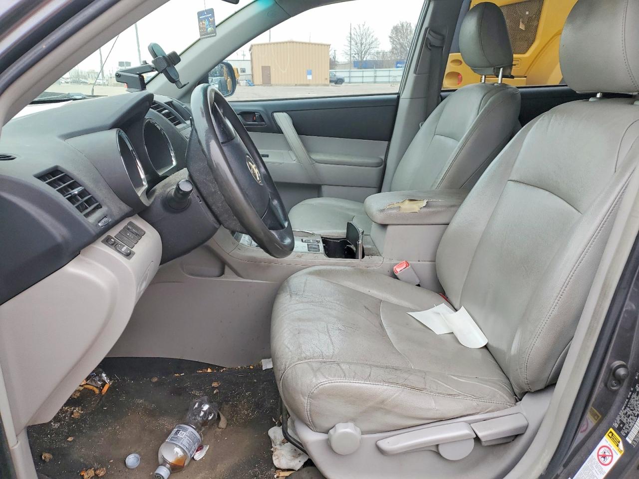 2011 TOYOTA HIGHLANDER BASE photo 13