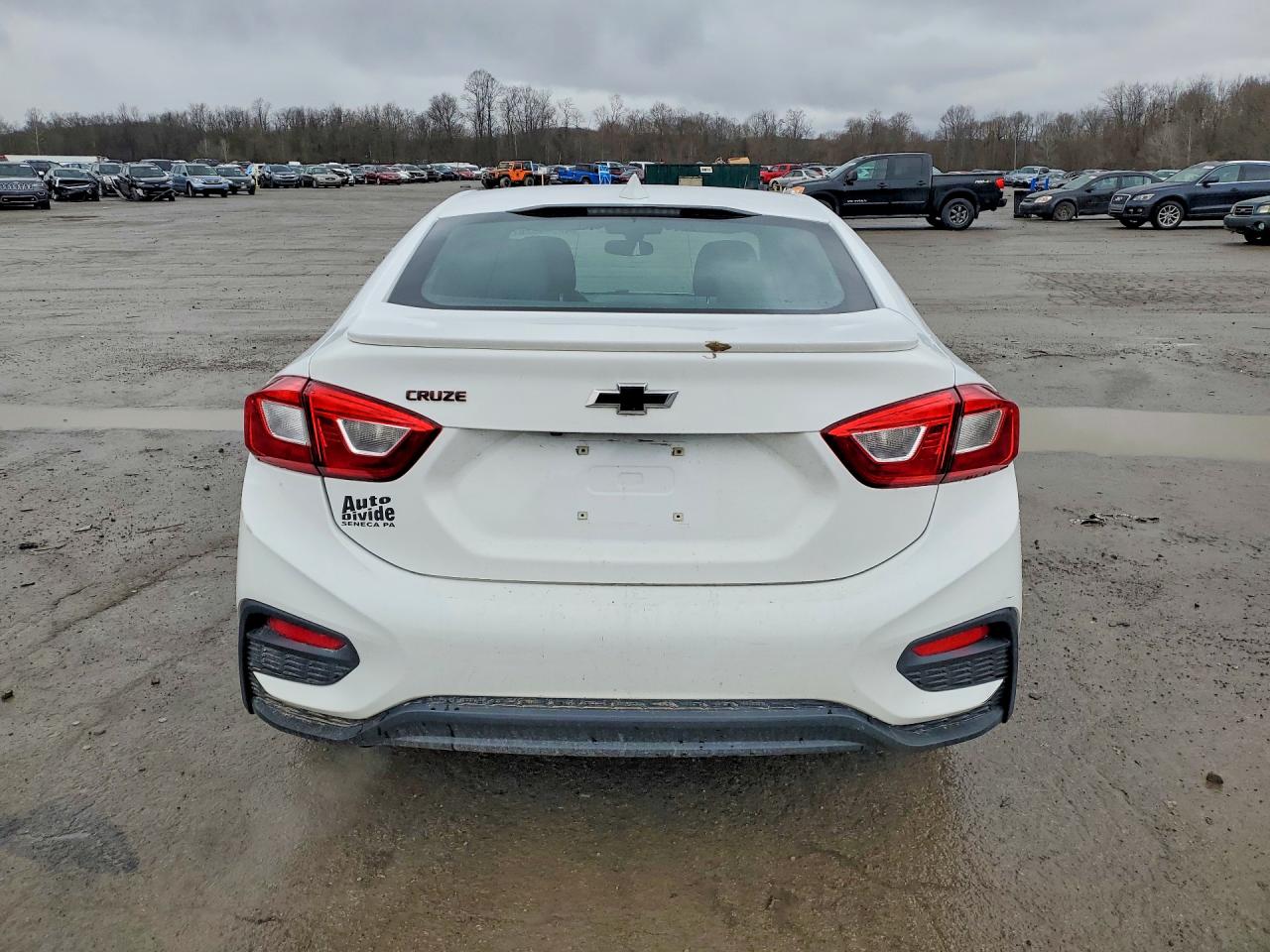 2017 CHEVROLET CRUZE LT photo 6