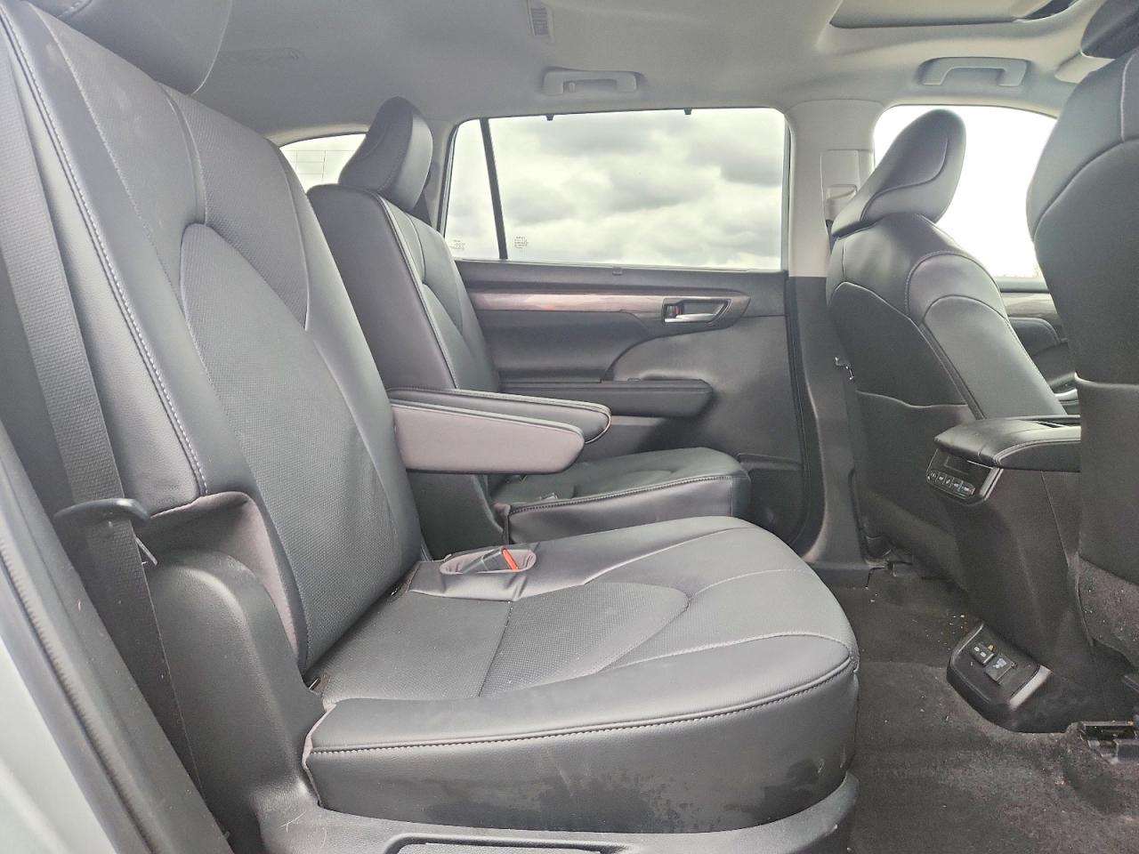 2023 TOYOTA HIGHLANDER HYBRID LIMITED photo 21