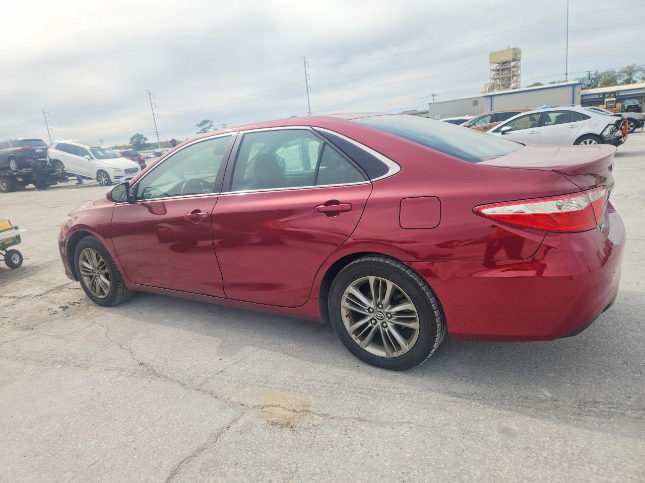 2017 TOYOTA CAMRY SE photo 3