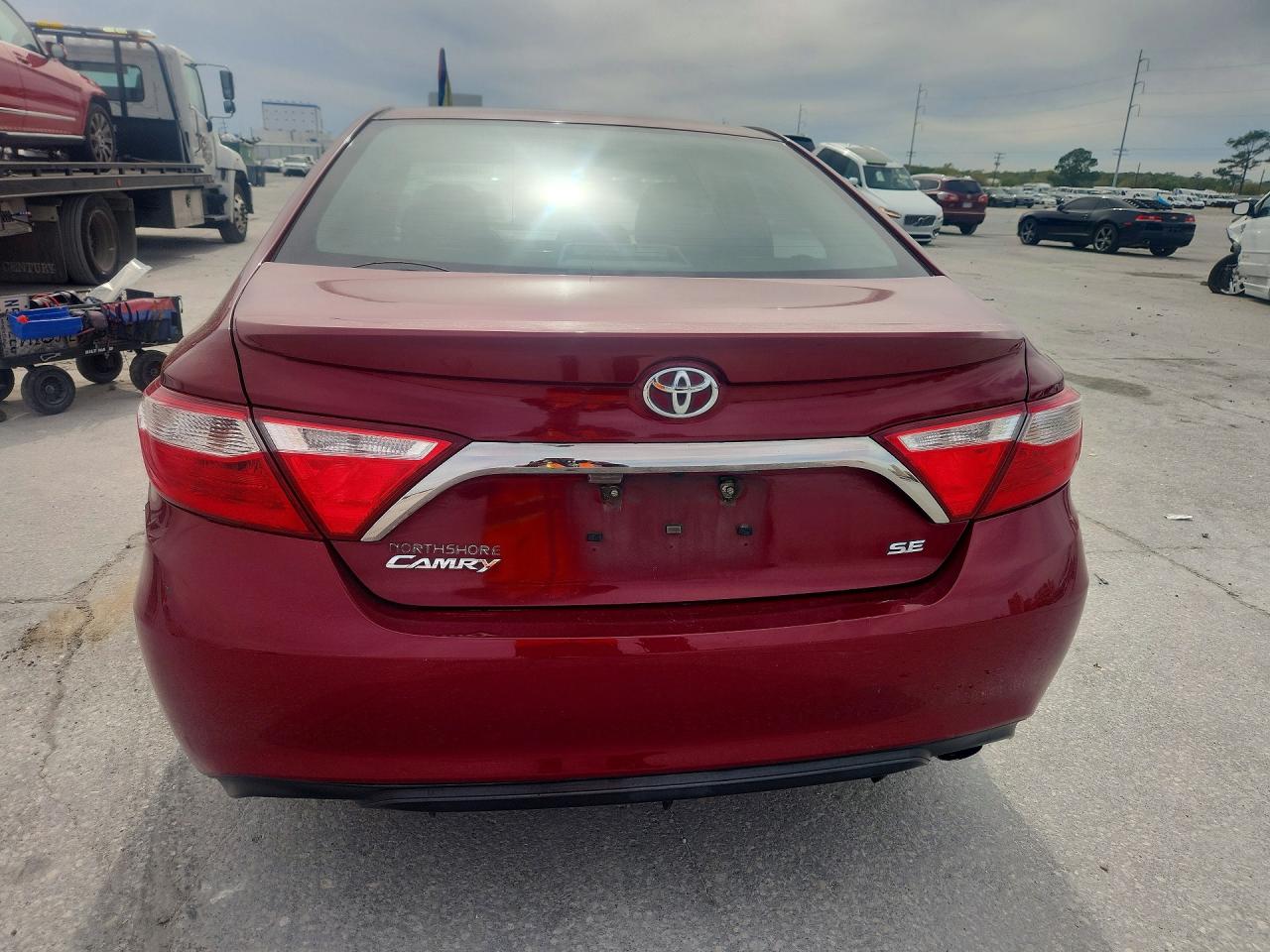 2017 TOYOTA CAMRY SE photo 11