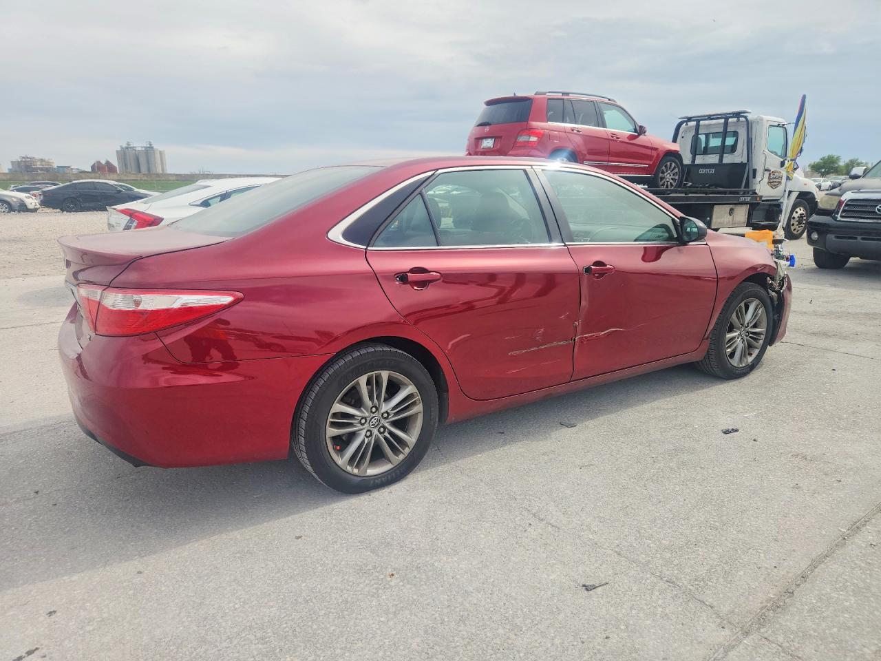 2017 TOYOTA CAMRY SE photo 5