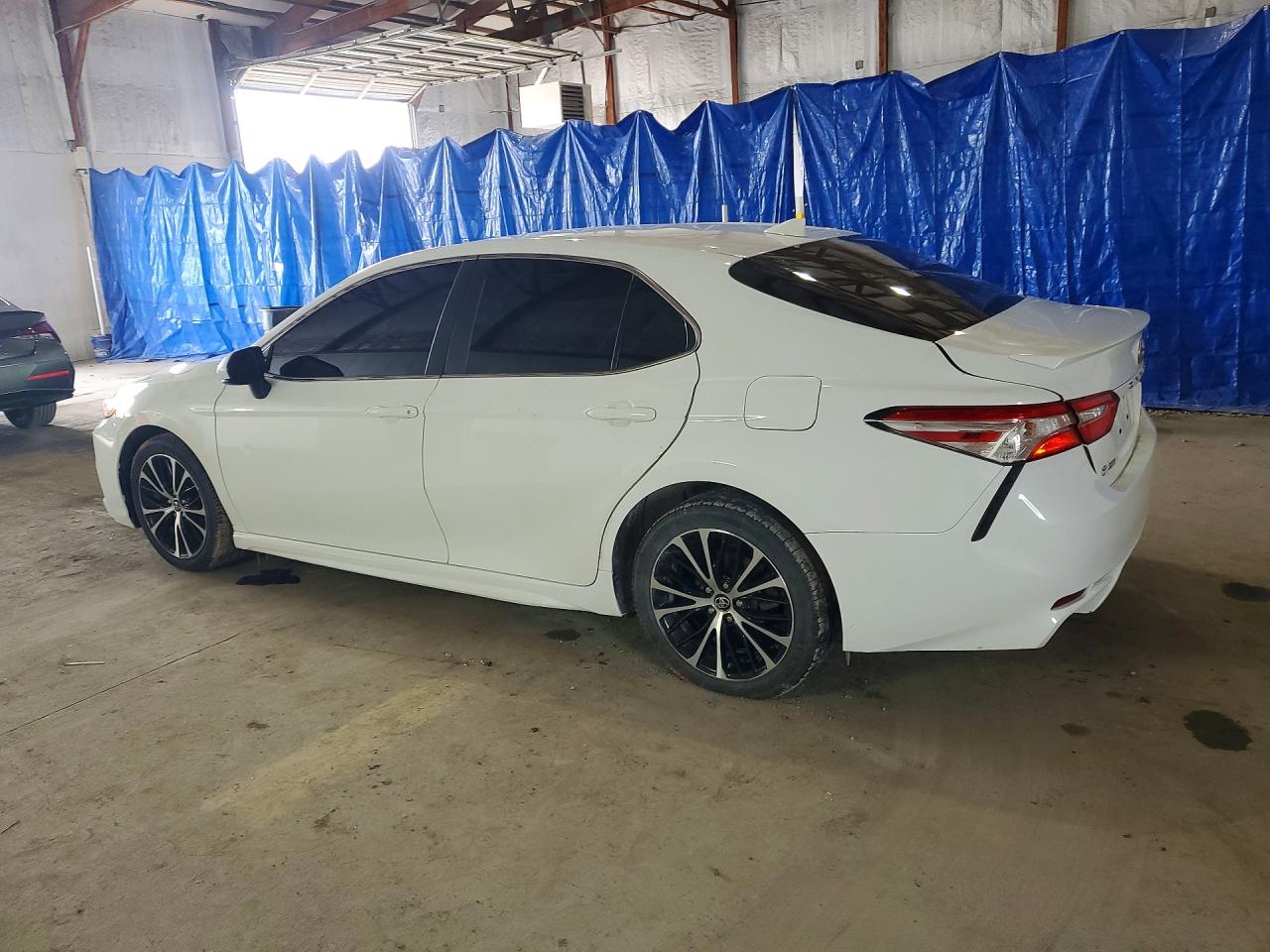 2020 TOYOTA CAMRY SE photo 3