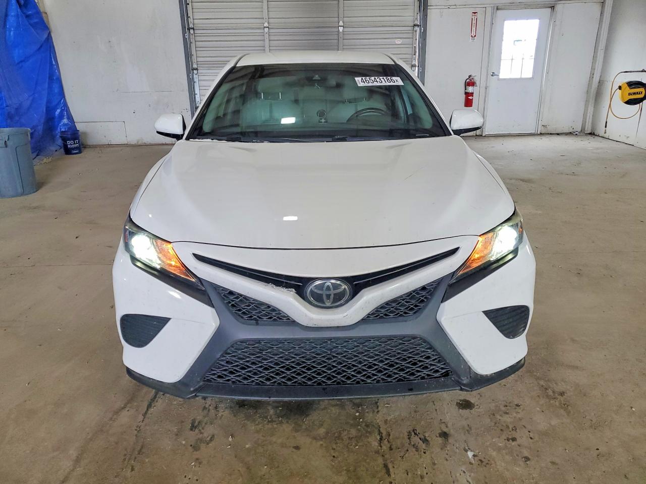 2020 TOYOTA CAMRY SE photo 9