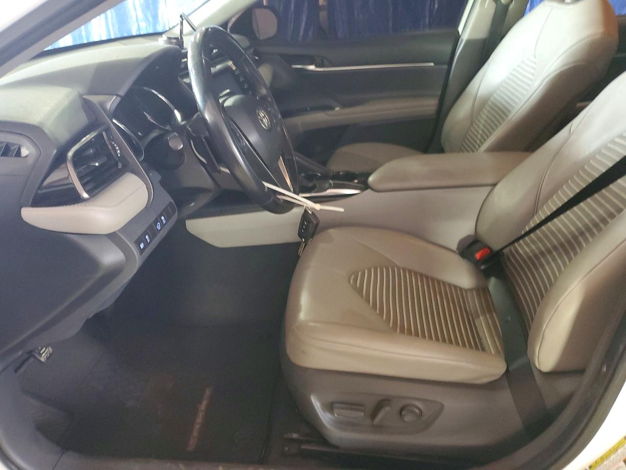 2020 TOYOTA CAMRY SE photo 13