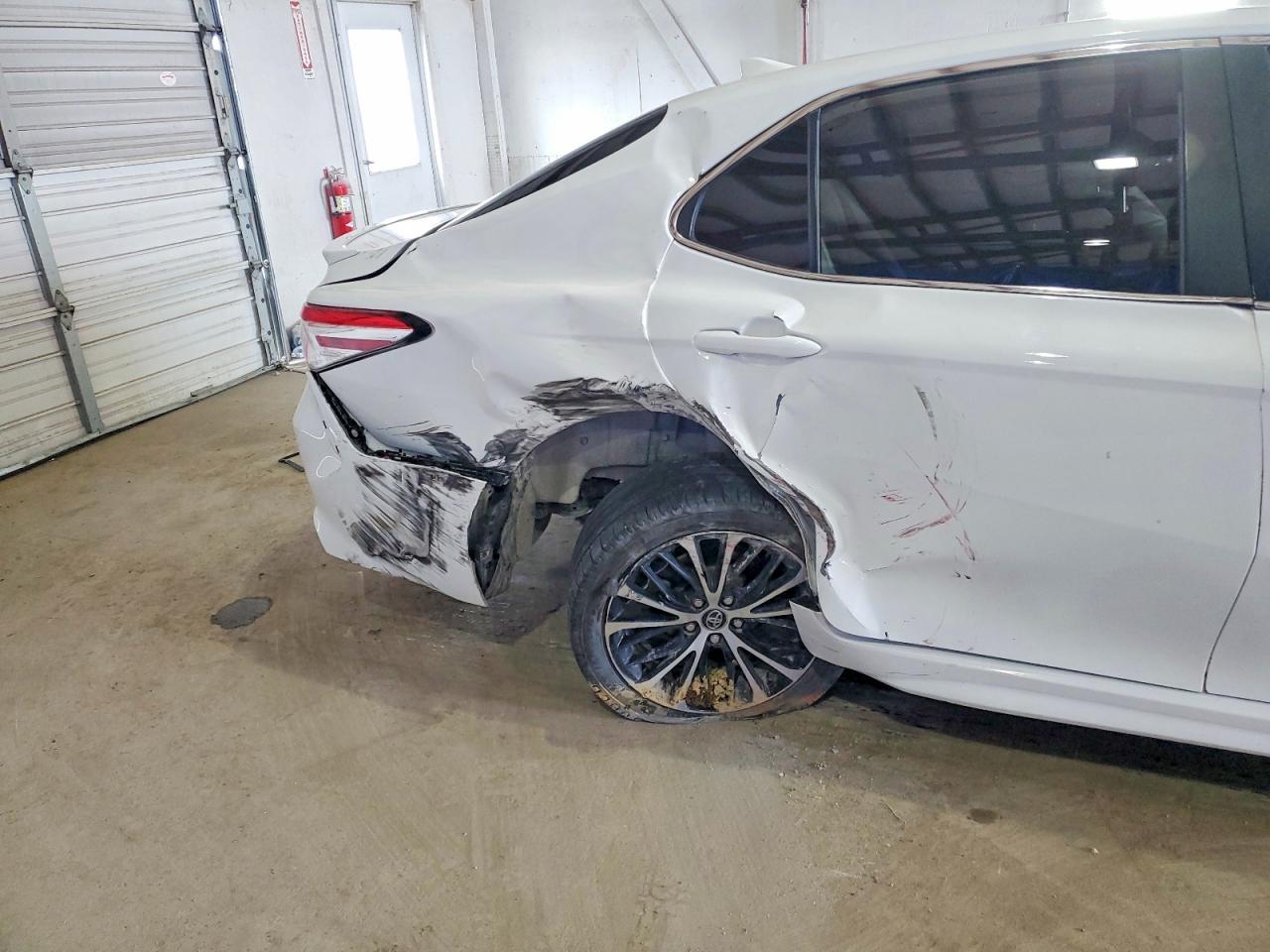 2020 TOYOTA CAMRY SE photo 19