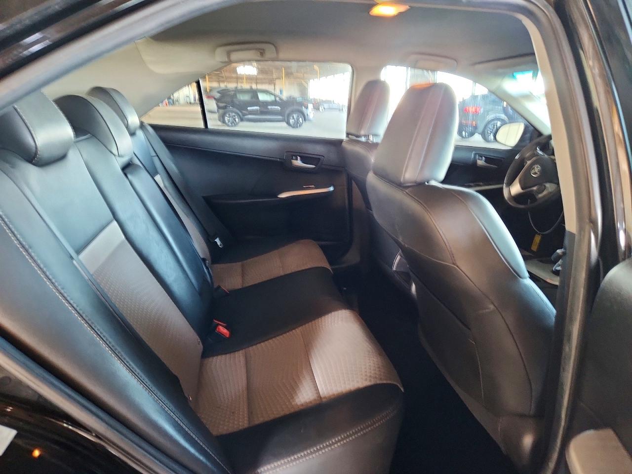 2014 TOYOTA CAMRY SE photo 10