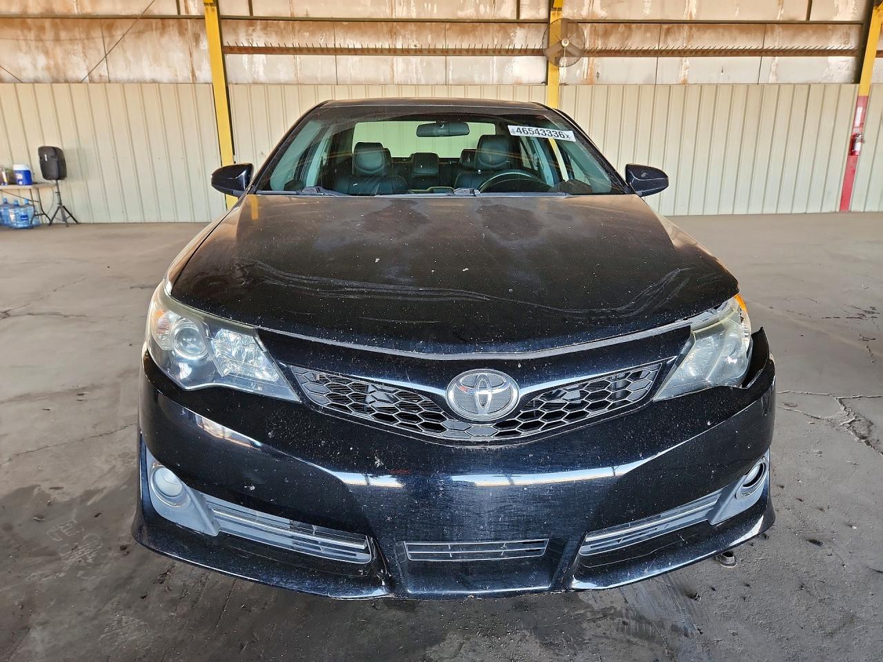 2014 TOYOTA CAMRY SE photo 5