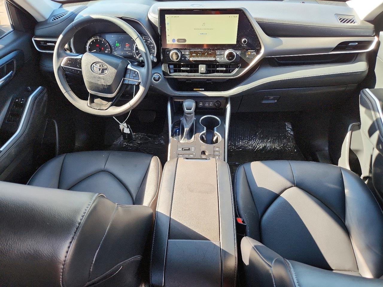 2023 TOYOTA HIGHLANDER XLE photo 15
