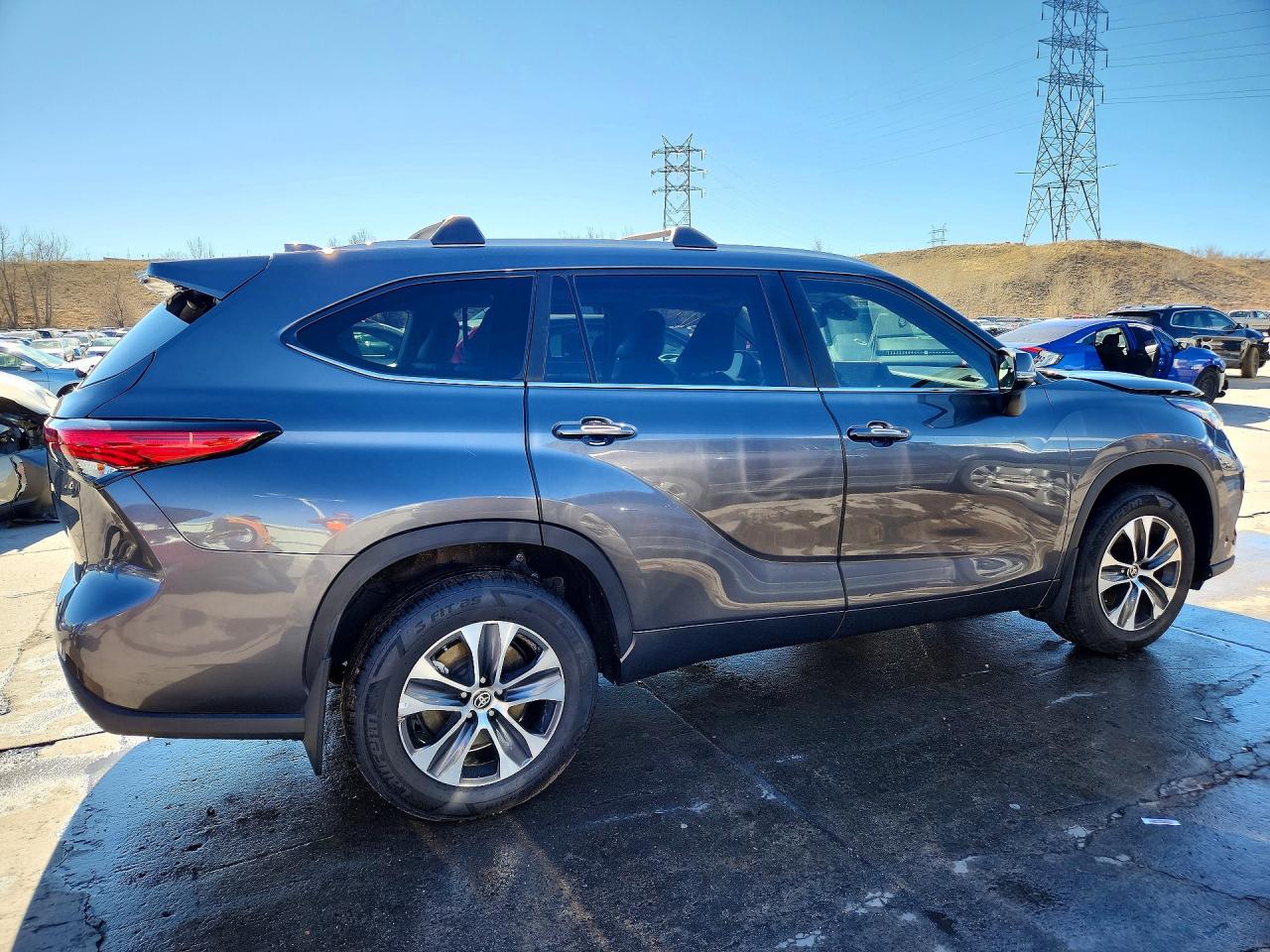 2023 TOYOTA HIGHLANDER XLE photo 5