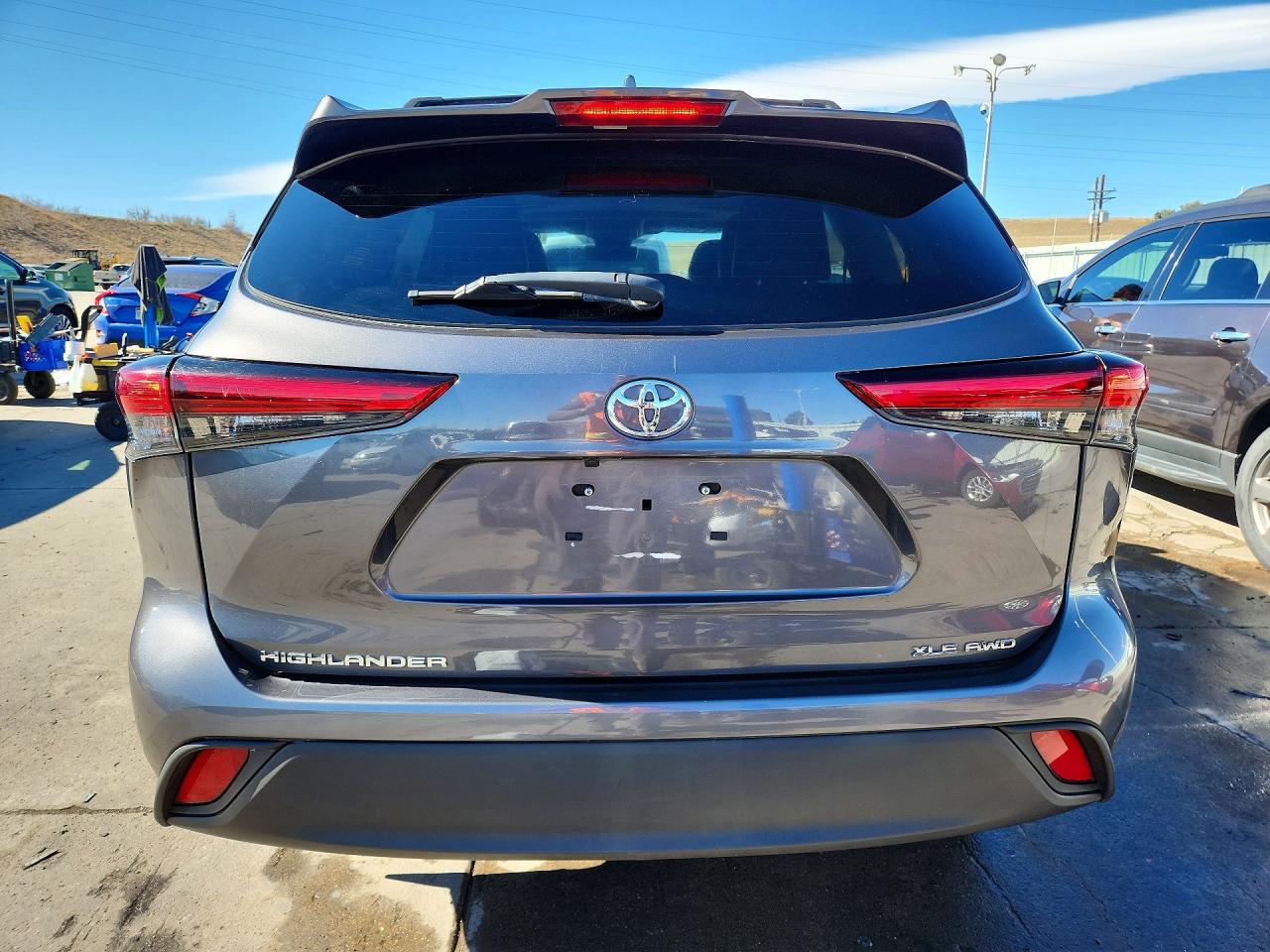 2023 TOYOTA HIGHLANDER XLE photo 11