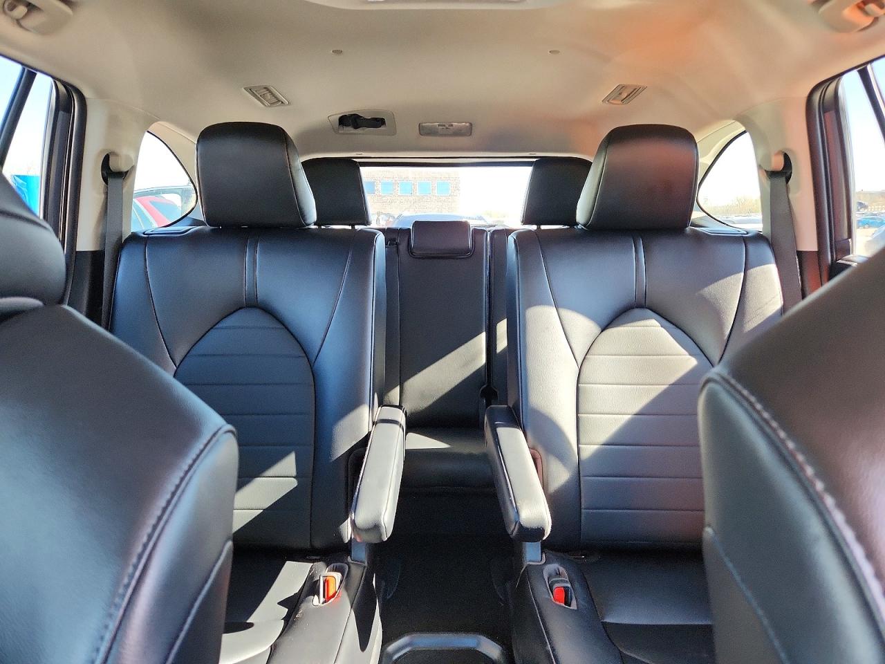 2023 TOYOTA HIGHLANDER XLE photo 19