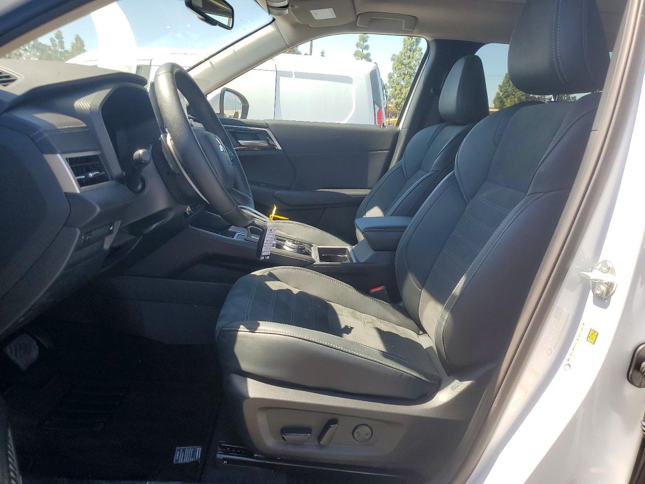2024 MITSUBISHI OUTLANDER SE photo 13