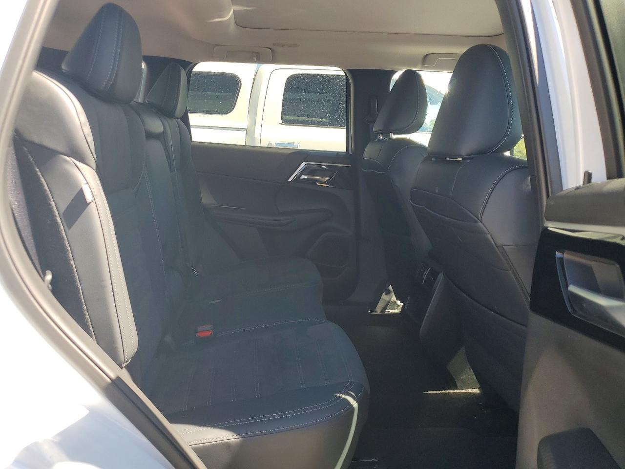 2024 MITSUBISHI OUTLANDER SE photo 19