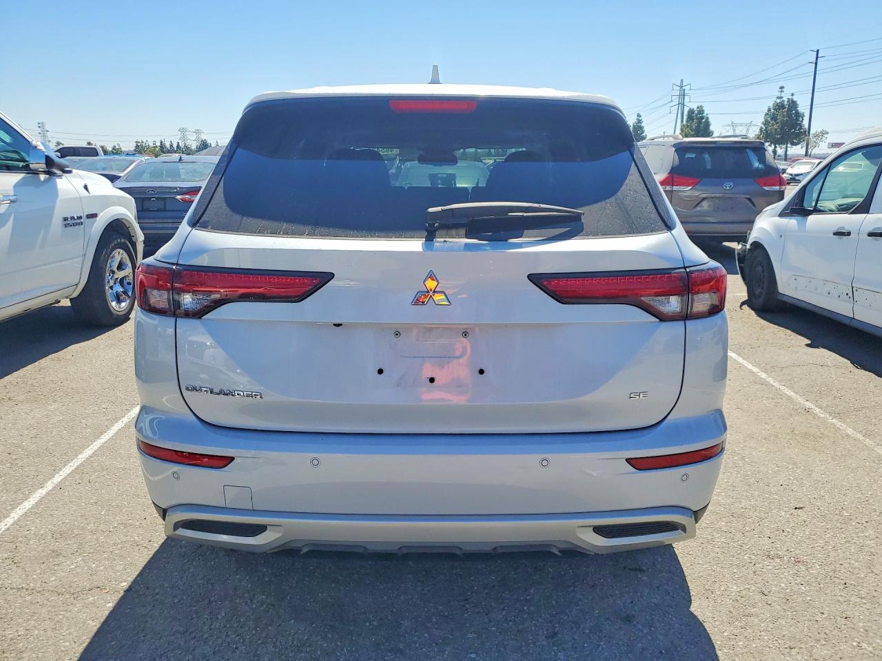 2024 MITSUBISHI OUTLANDER SE photo 11