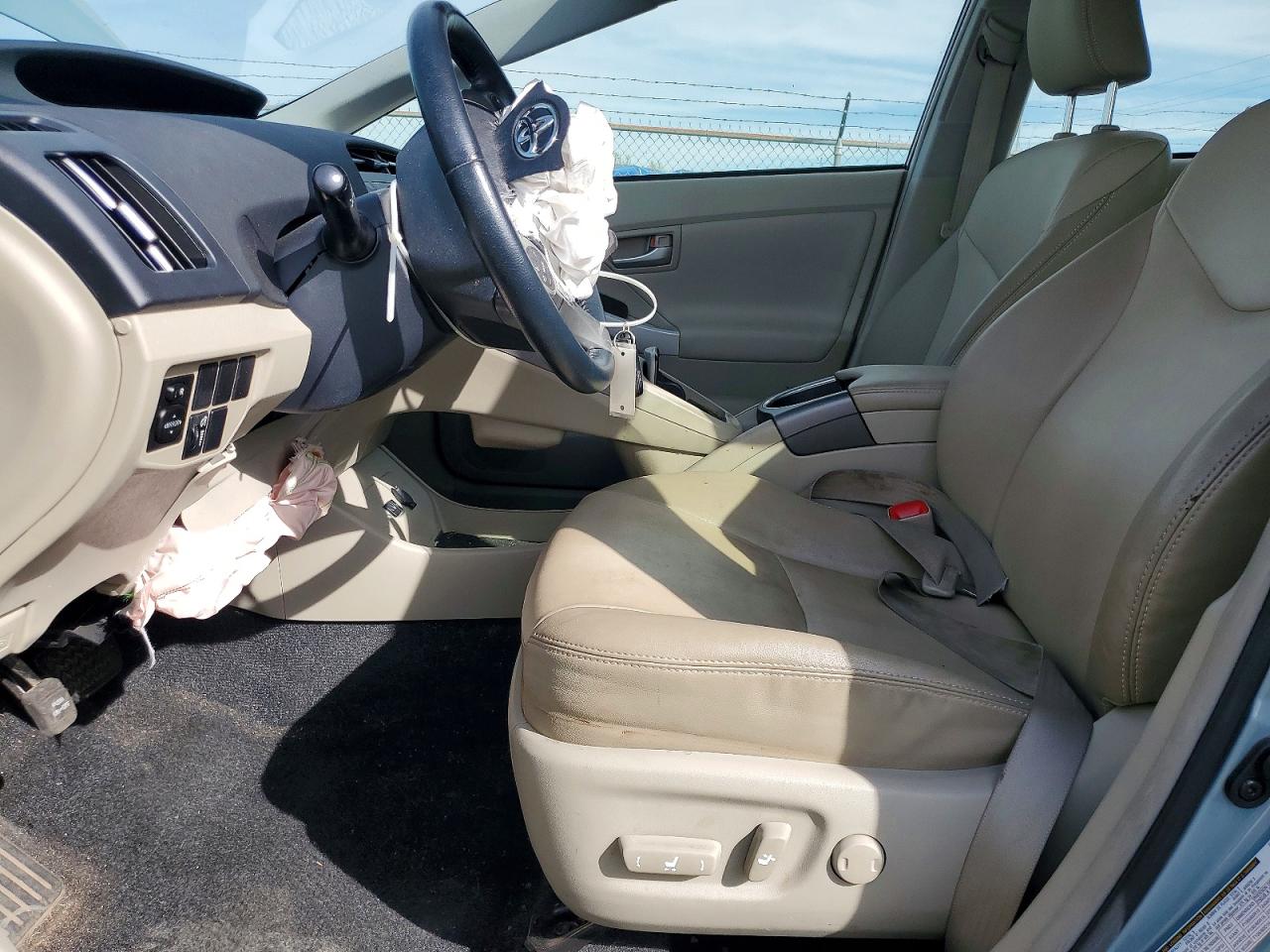 2012 TOYOTA PRIUS FOUR photo 7