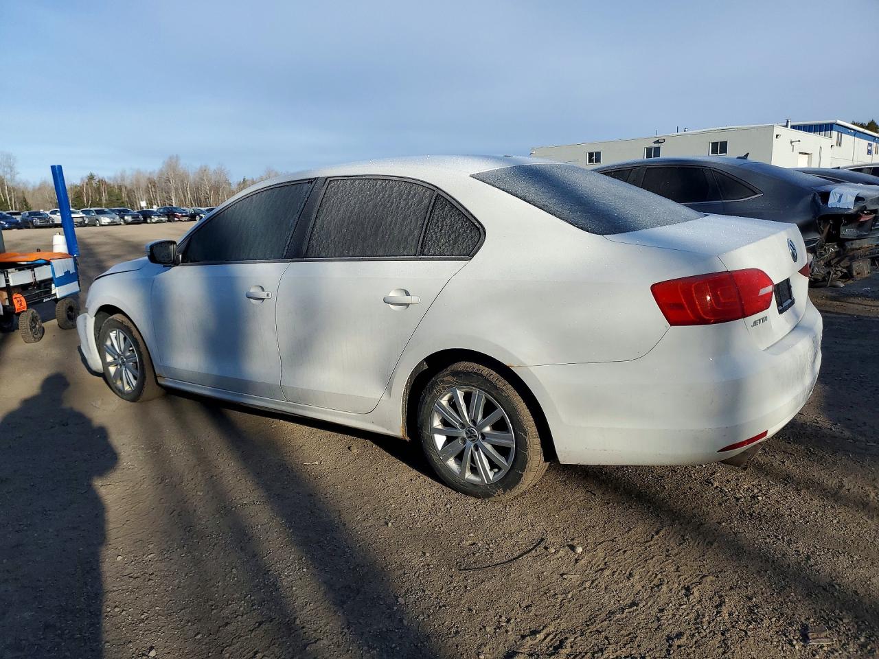 2011 VOLKSWAGEN JETTA photo 3