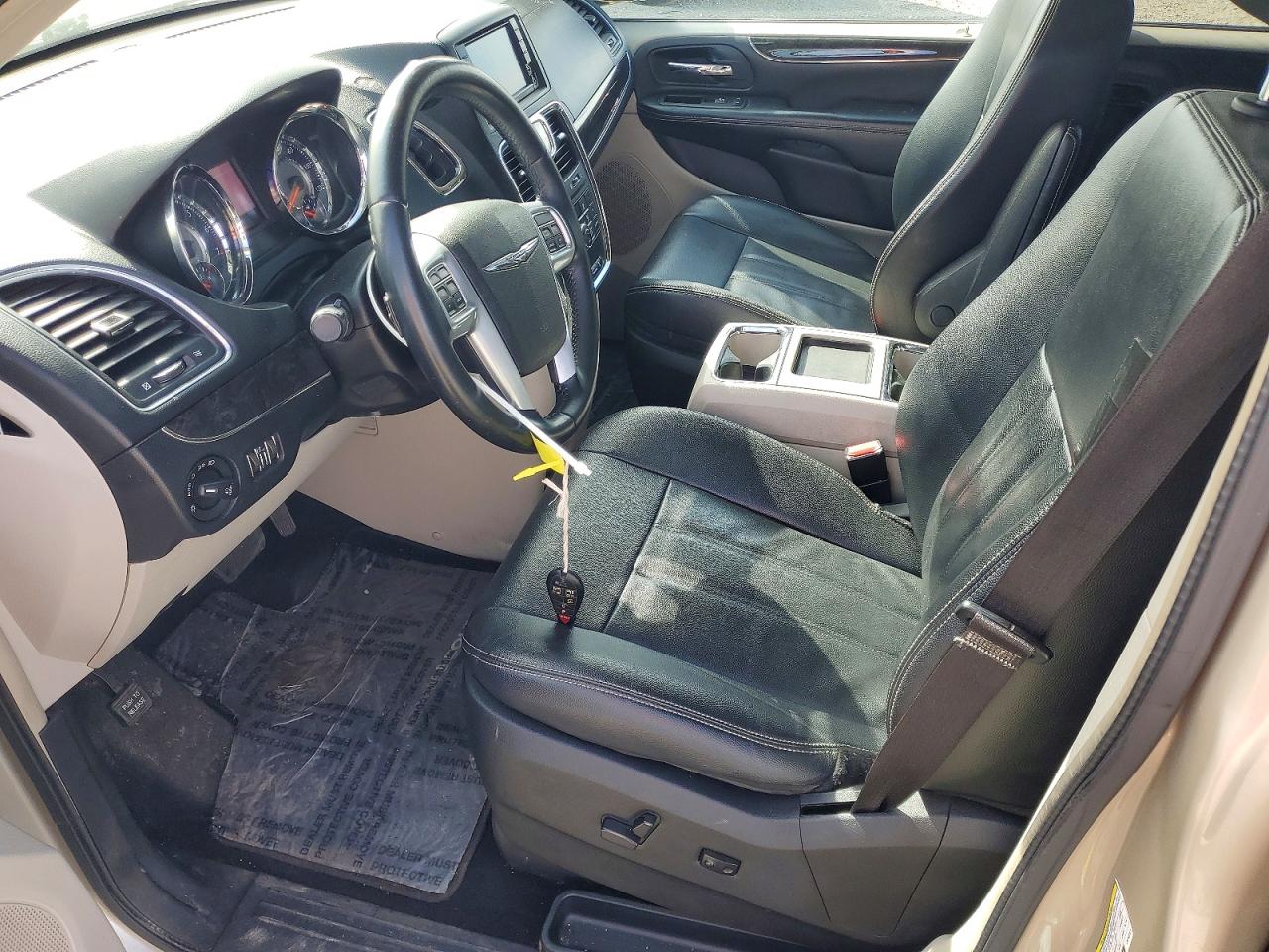 2013 CHRYSLER TOWN & COUNTRY TOURING photo 19
