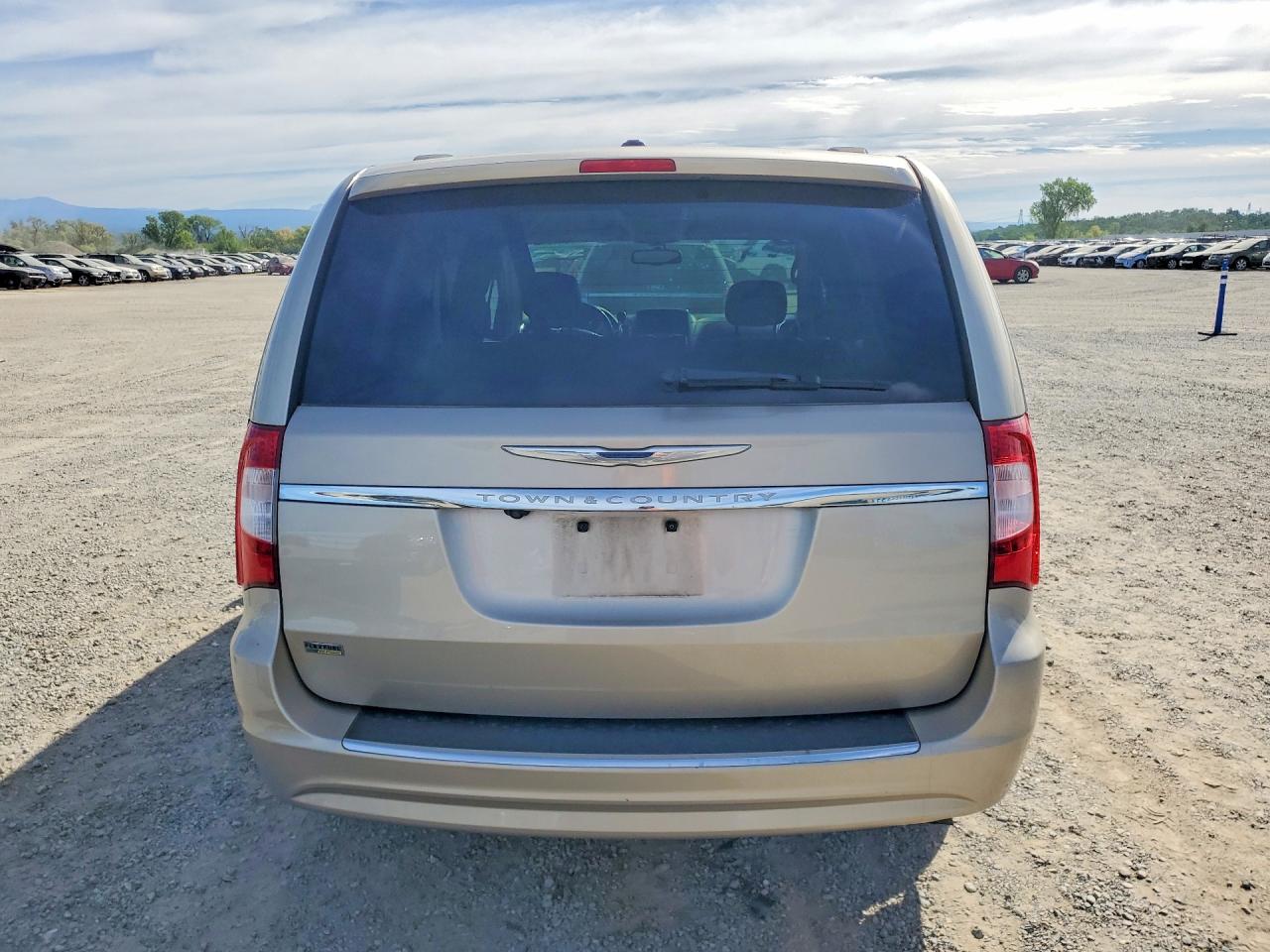 2013 CHRYSLER TOWN & COUNTRY TOURING photo 16
