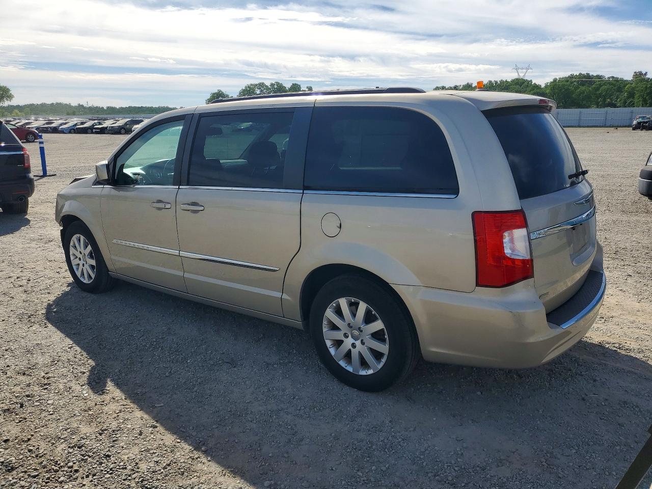 2013 CHRYSLER TOWN & COUNTRY TOURING photo 4