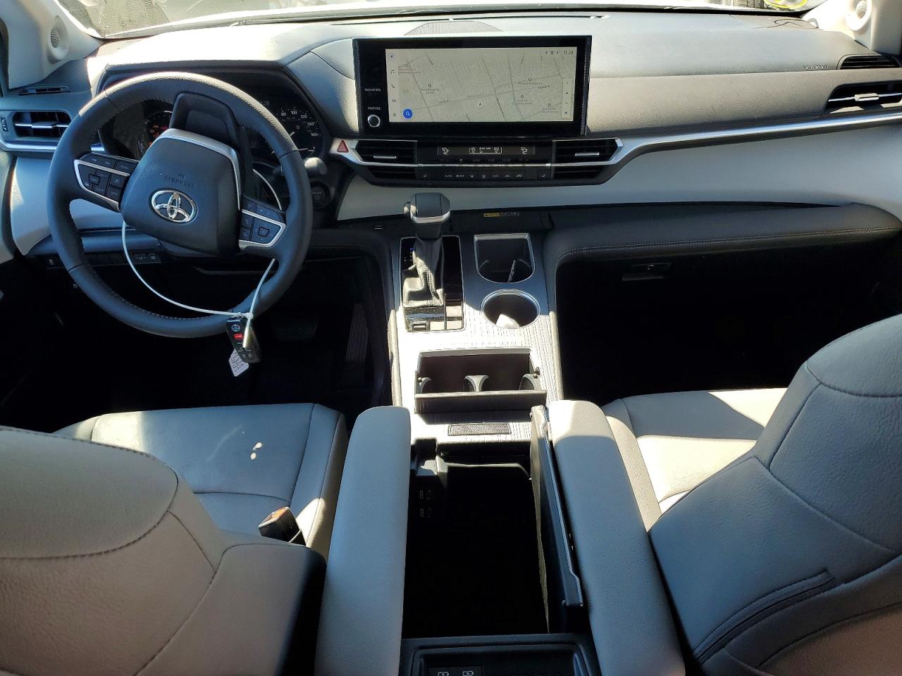 2025 TOYOTA SIENNA XLE 8-PASSENGER photo 15