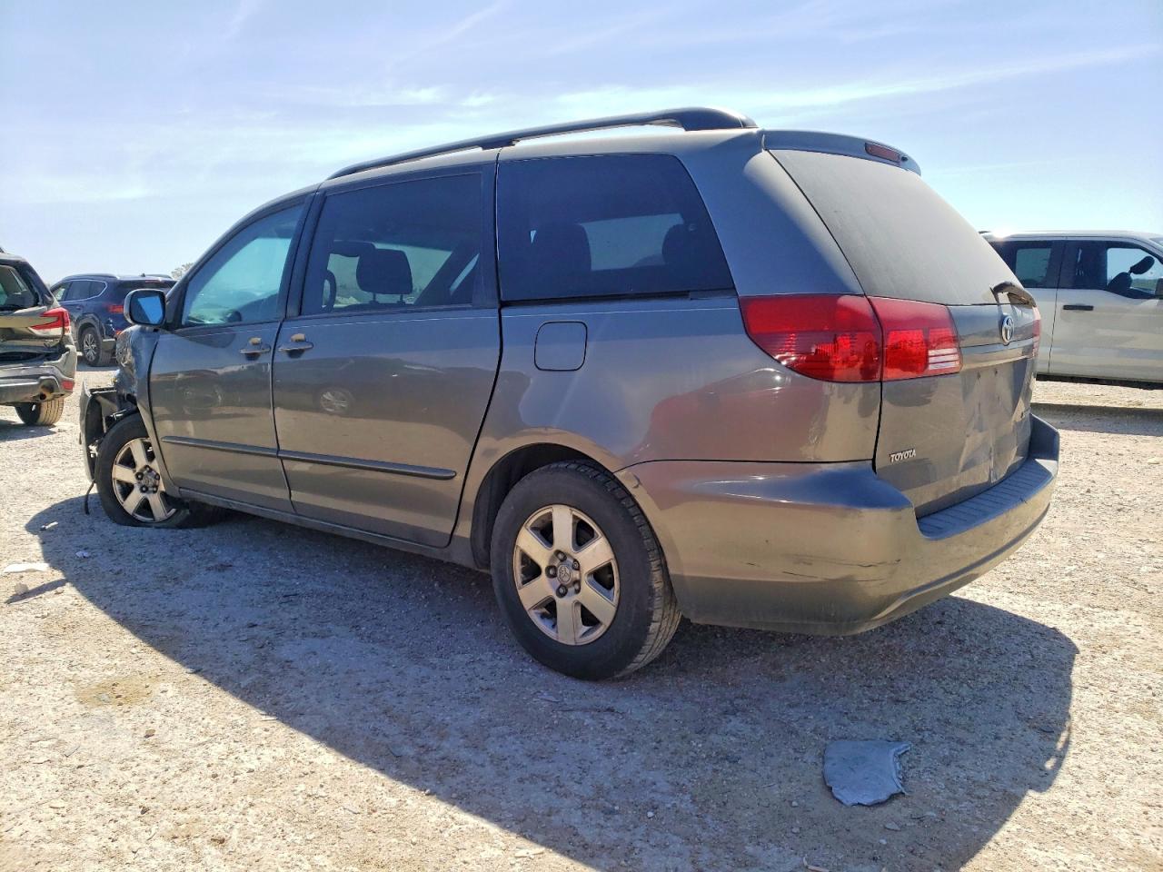 2004 TOYOTA SIENNA XLE 7 PASSENGER photo 2