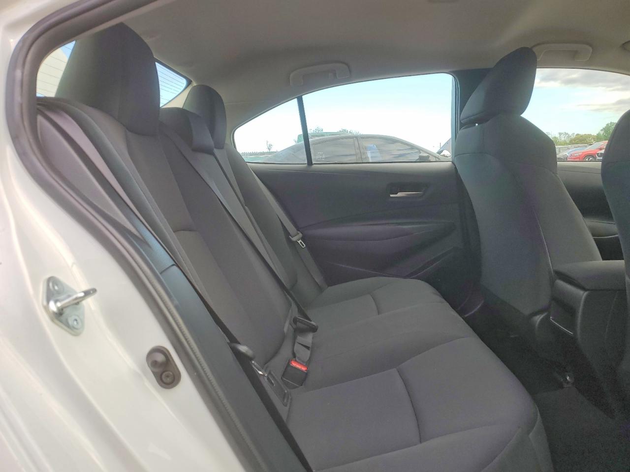 2021 TOYOTA COROLLA LE photo 10