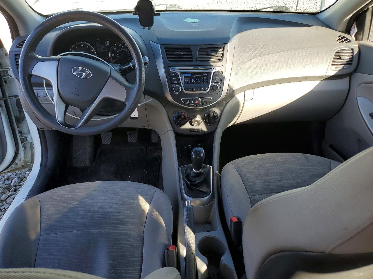 2016 HYUNDAI ACCENT SE photo 15