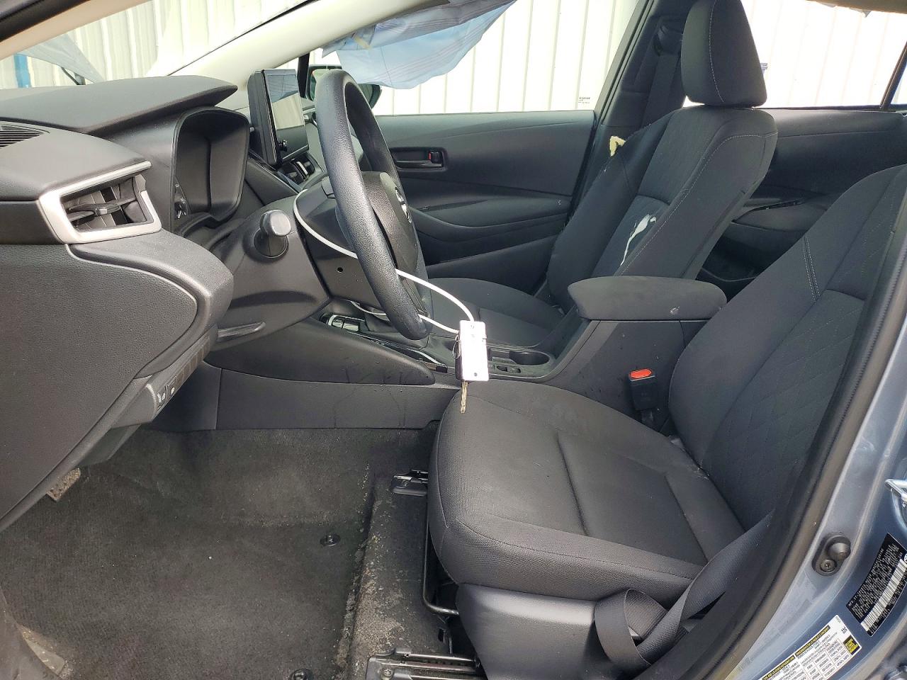 2025 TOYOTA COROLLA LE photo 13