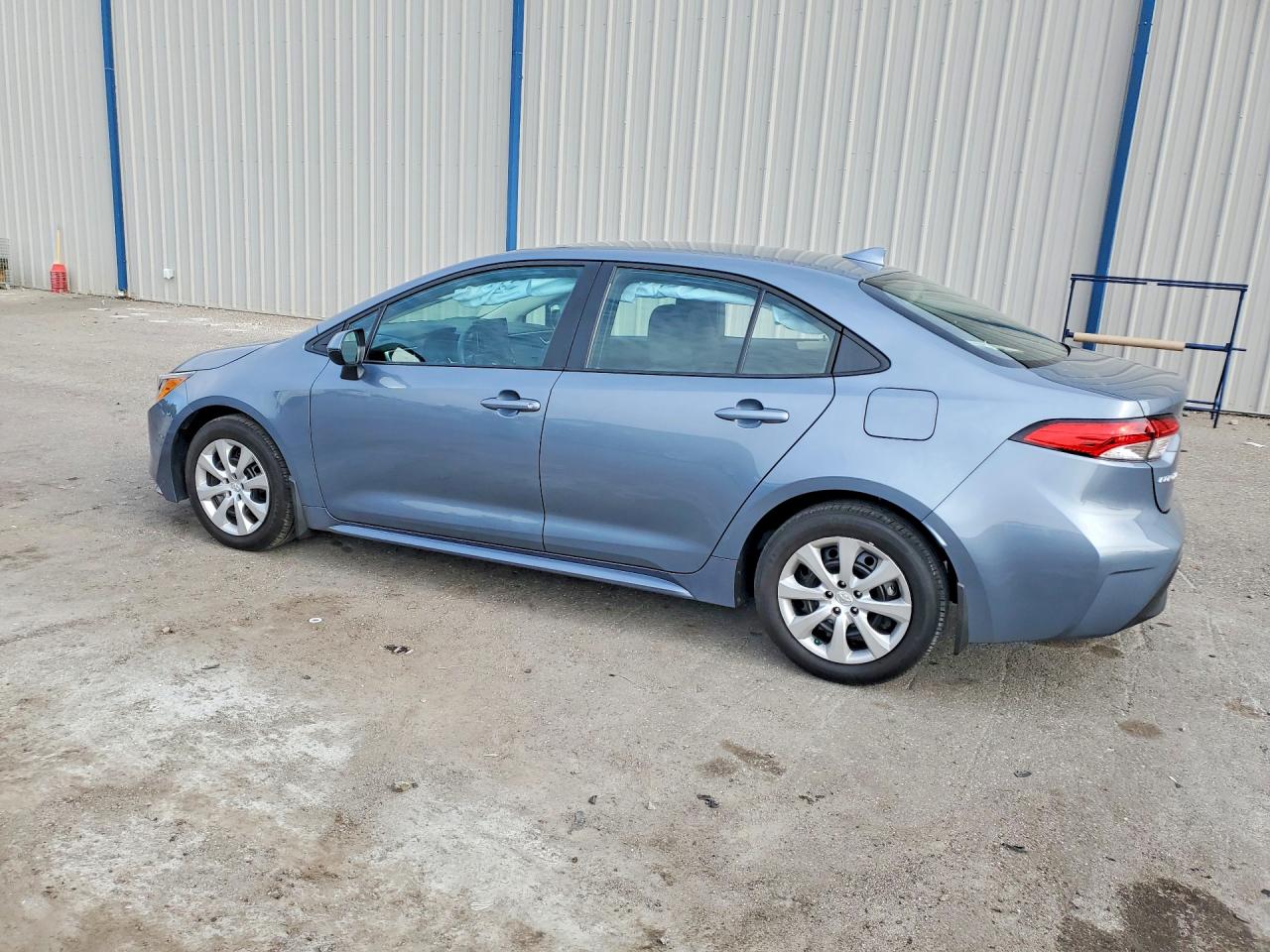 2025 TOYOTA COROLLA LE photo 3
