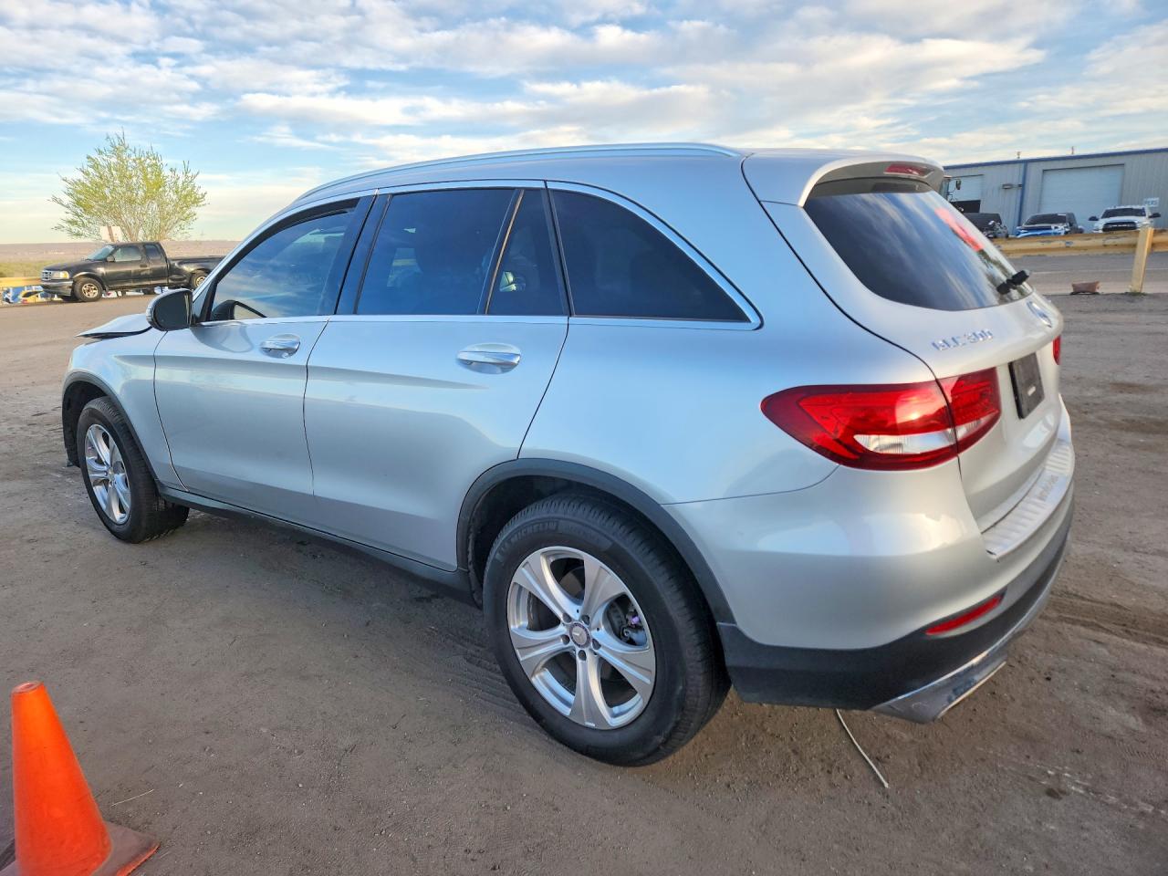 2016 MERCEDES-BENZ GLC 300 4MATIC photo 3