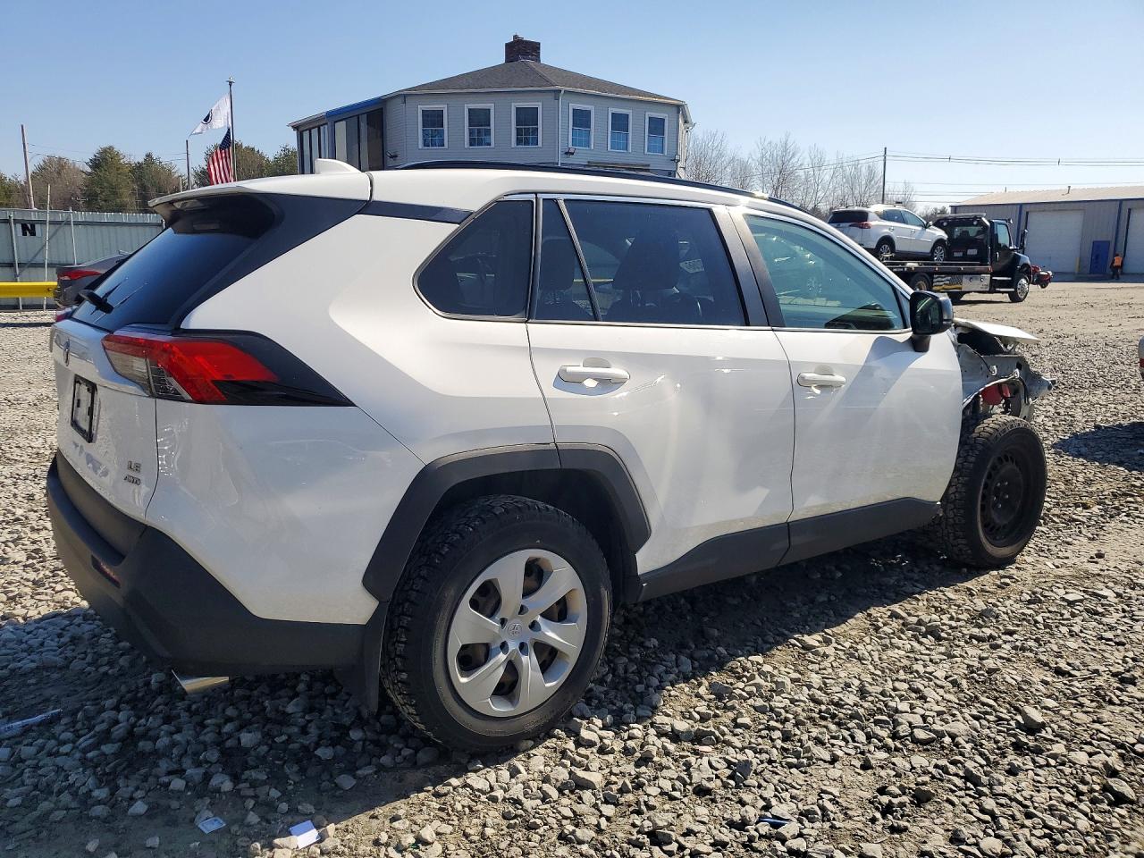 2019 TOYOTA RAV4 LE photo 5